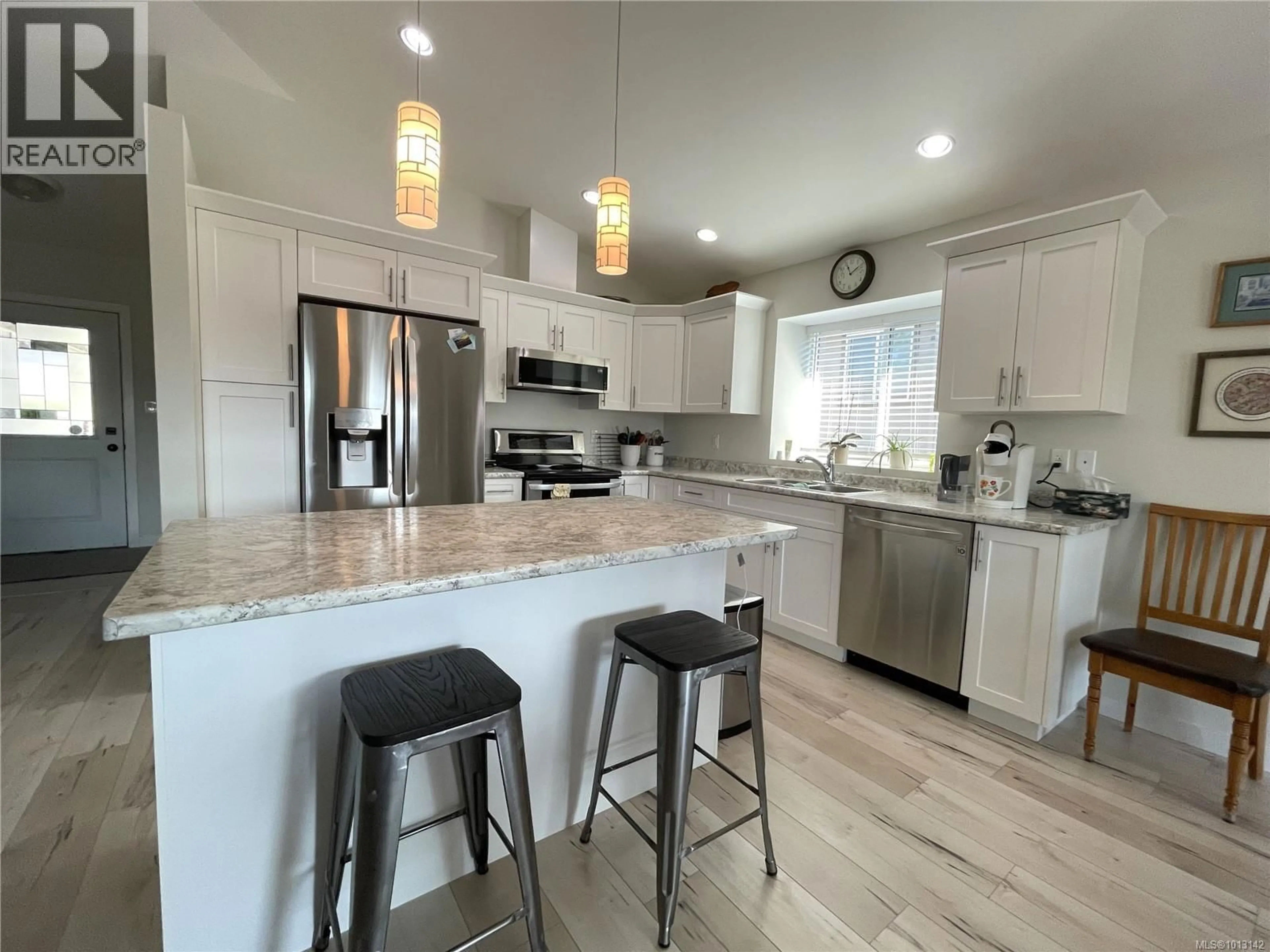Open concept kitchen, ceramic/tile floor for 26 - 5450 TOMSWOOD ROAD, Port Alberni British Columbia V9Y0B4