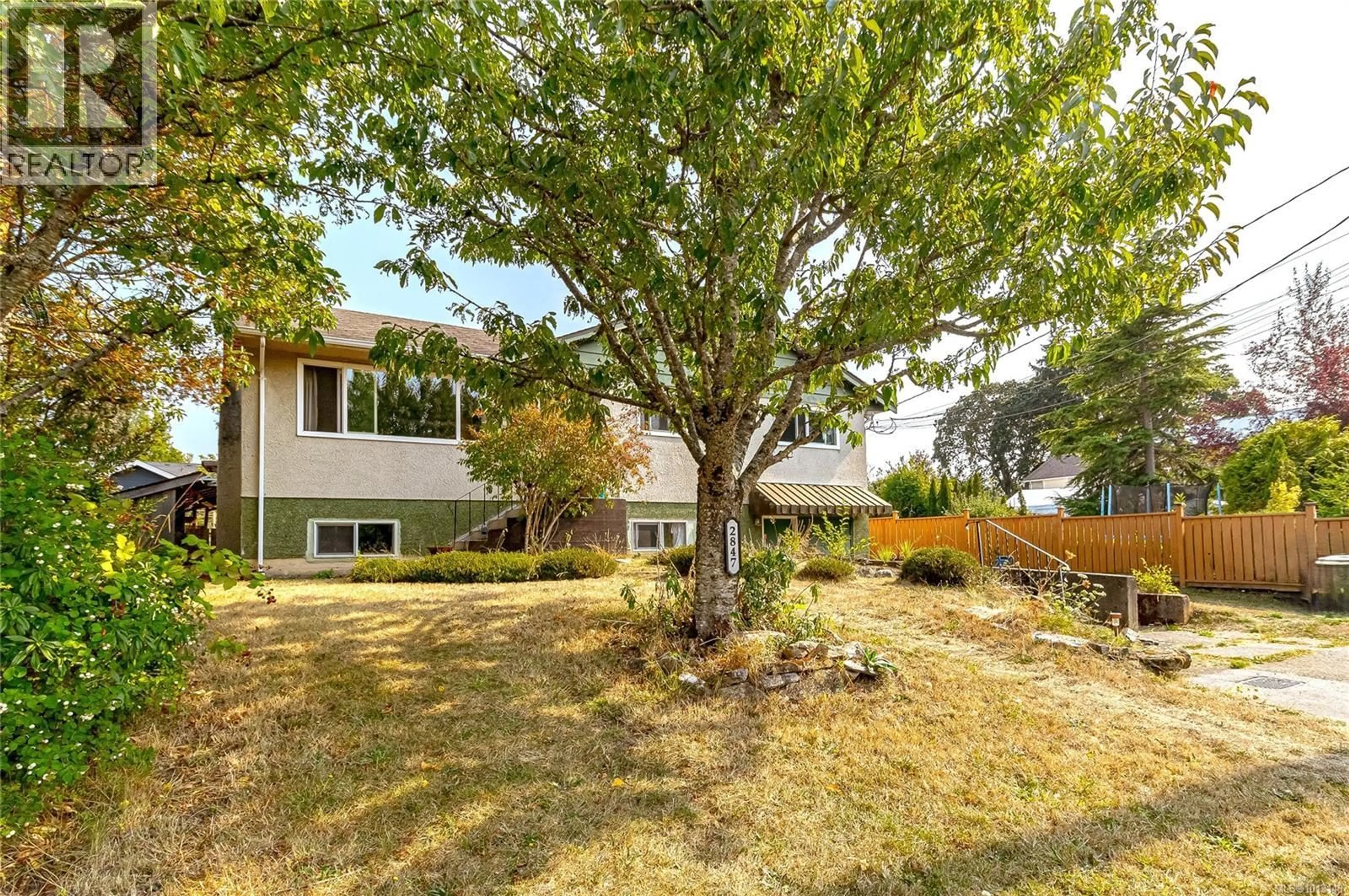 Patio, street for 2847 INLET AVENUE, Saanich British Columbia V9A2M6