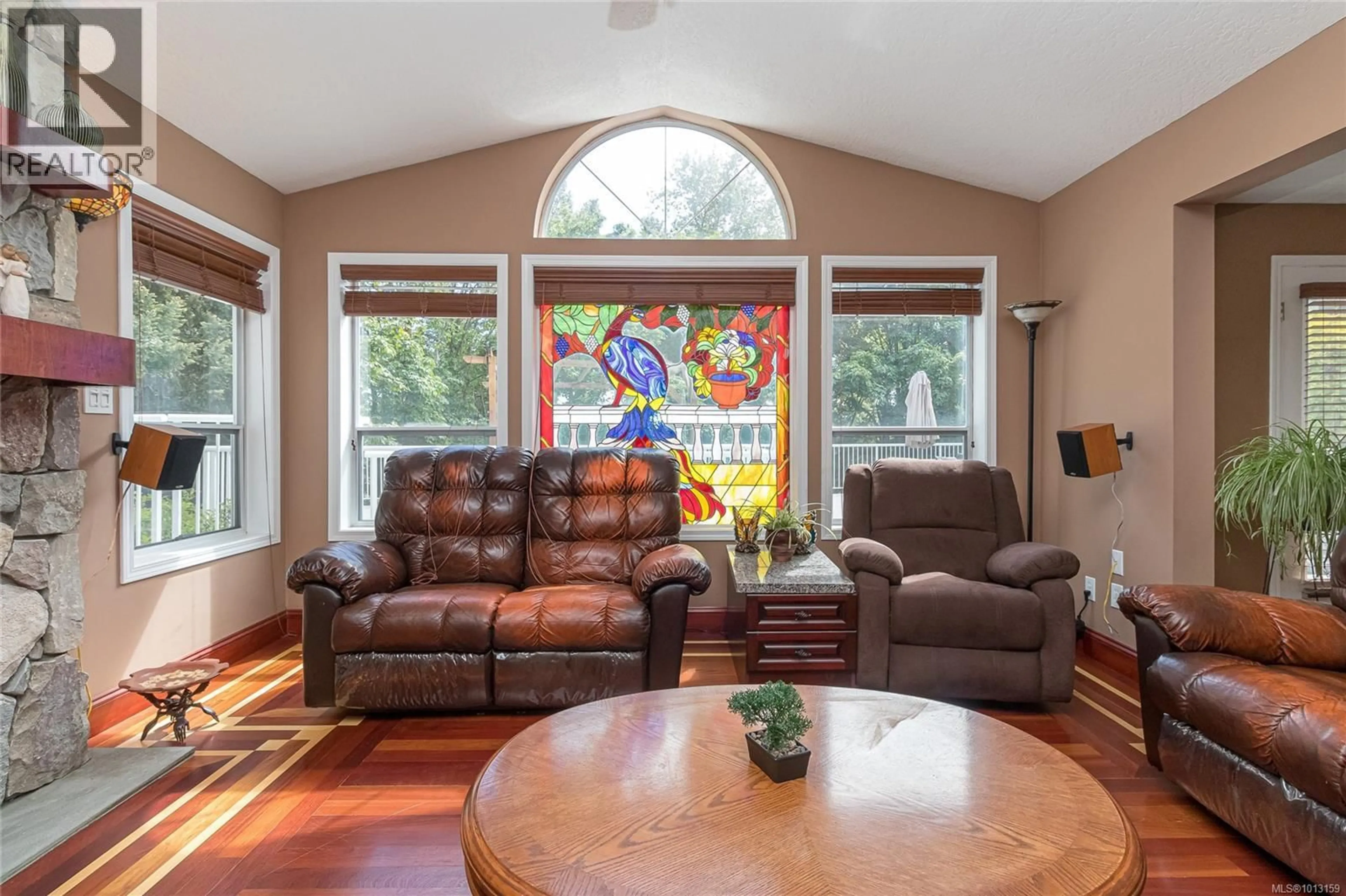 Living room with furniture, unknown for 1211 BURNSIDE ROAD WEST, Saanich British Columbia V8Z1N7