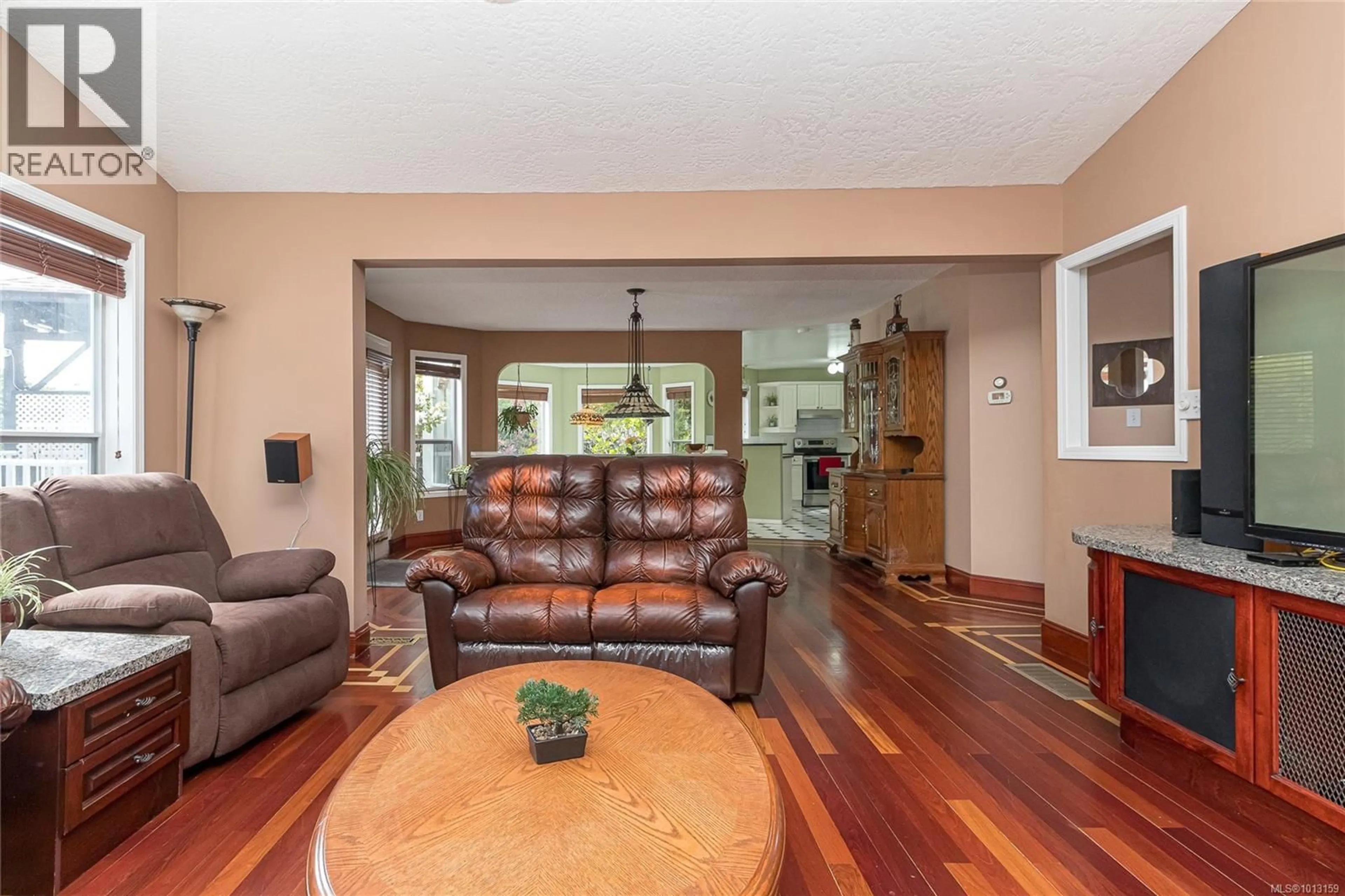 Living room with furniture, unknown for 1211 BURNSIDE ROAD WEST, Saanich British Columbia V8Z1N7