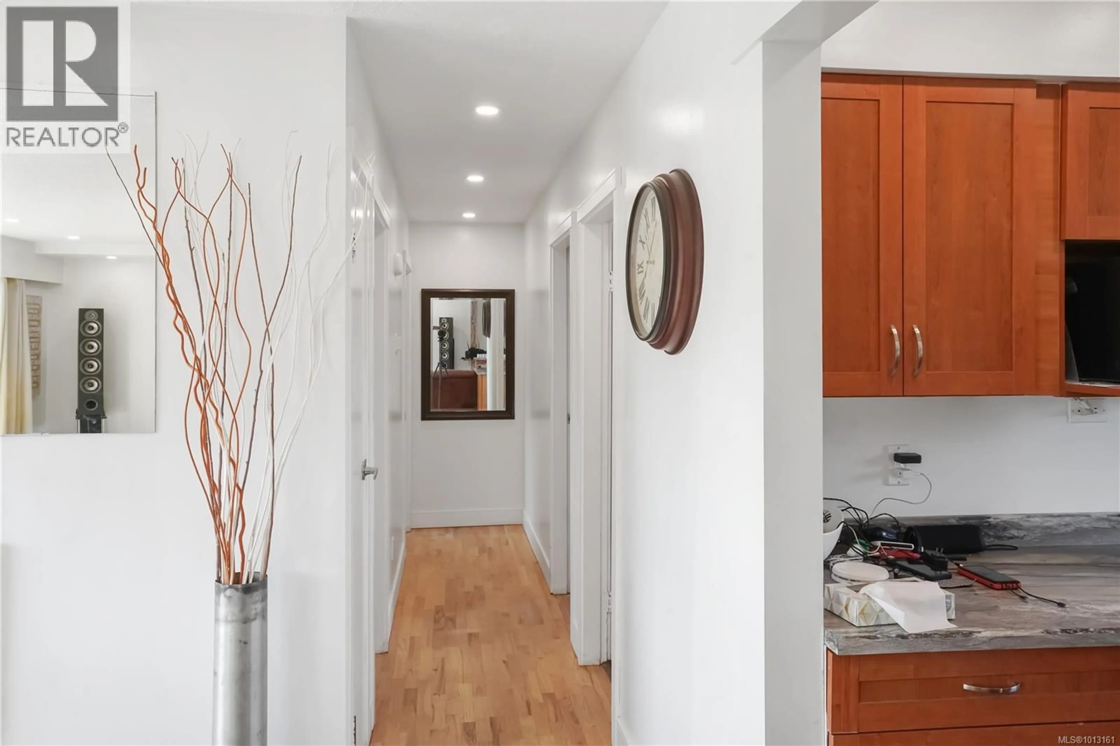 Indoor entryway for 536 STRATHDEE PLACE, Colwood British Columbia V9C2R6