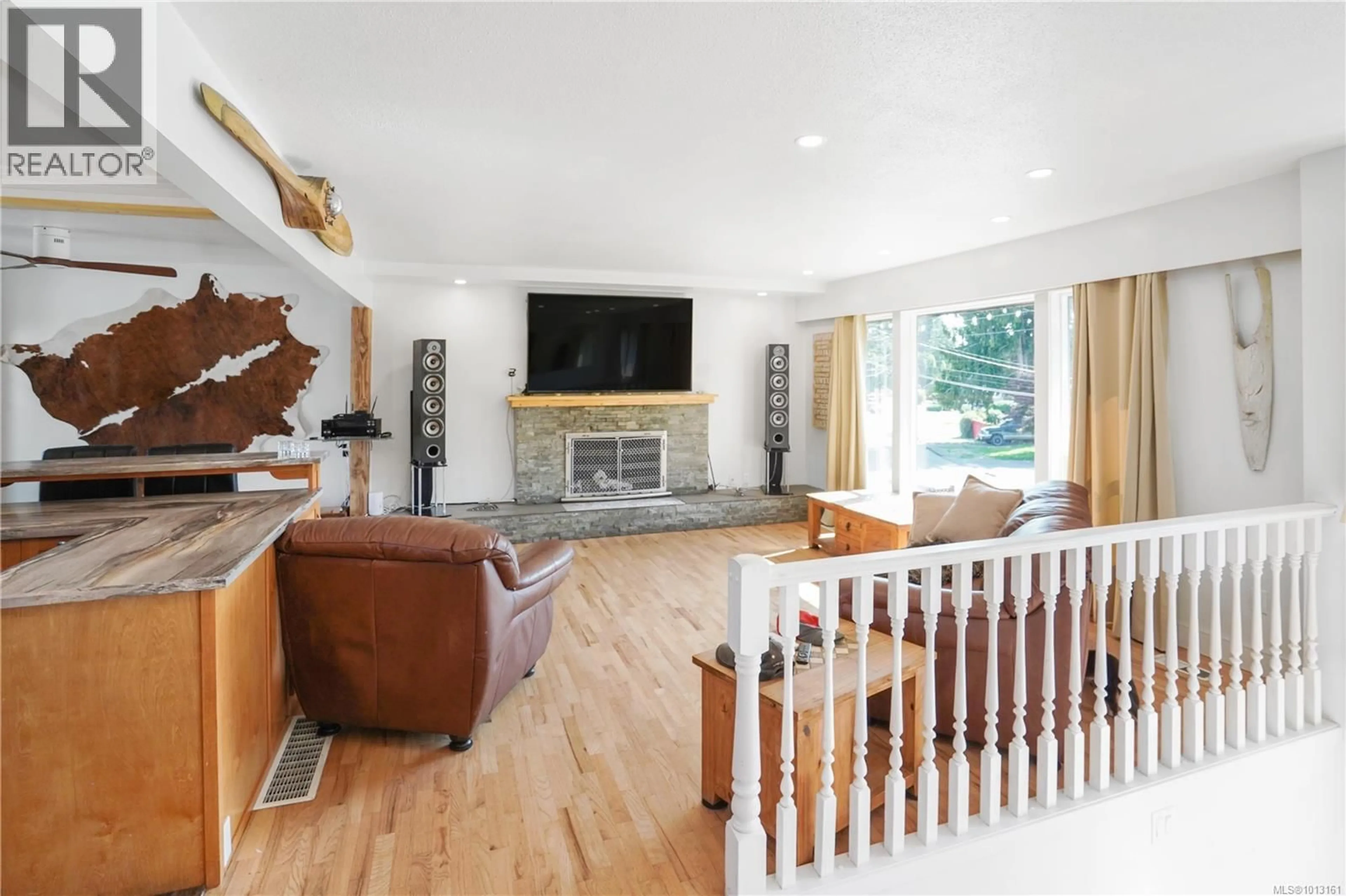 Living room with furniture, unknown for 536 STRATHDEE PLACE, Colwood British Columbia V9C2R6