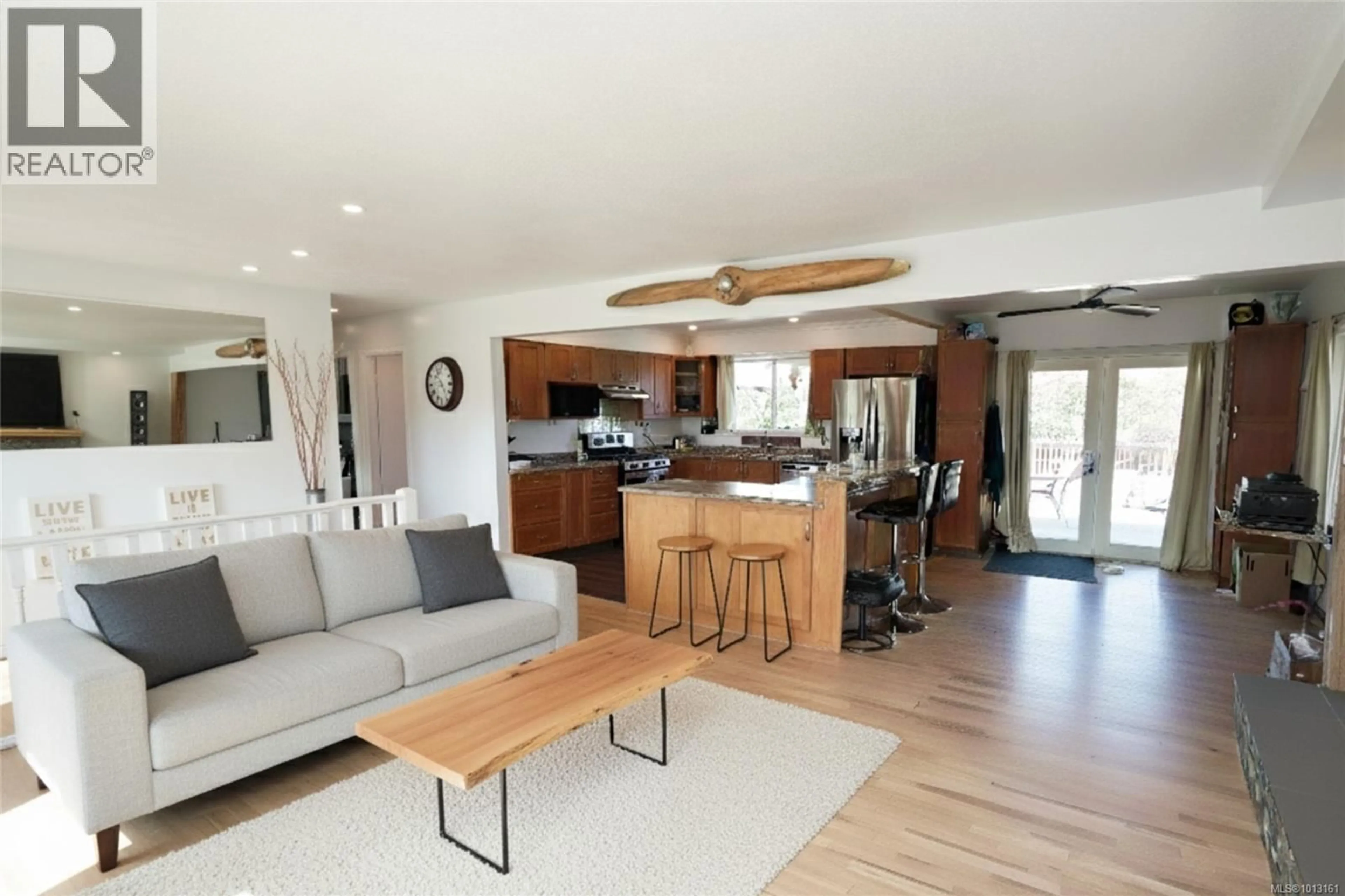 Open concept kitchen, wood/laminate floor for 536 STRATHDEE PLACE, Colwood British Columbia V9C2R6