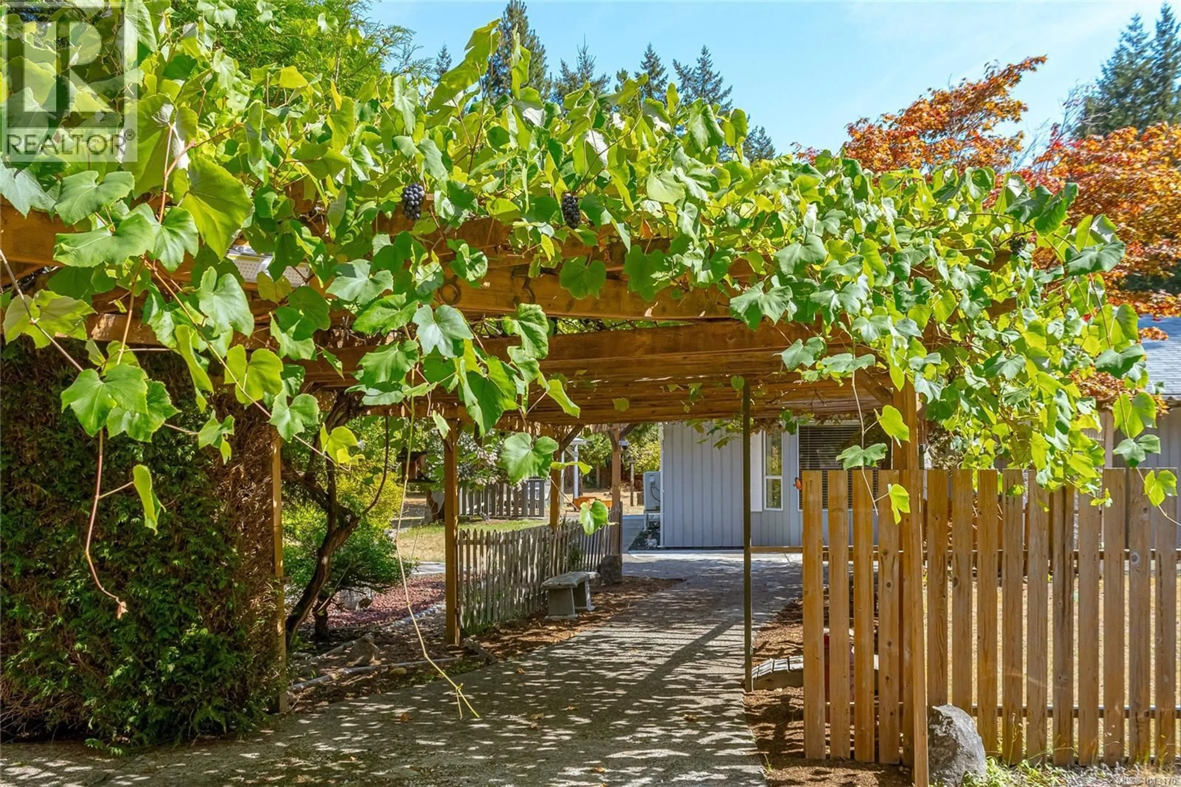 Patio, street for 483 CORCAN ROAD, Qualicum Beach British Columbia V9K2E9