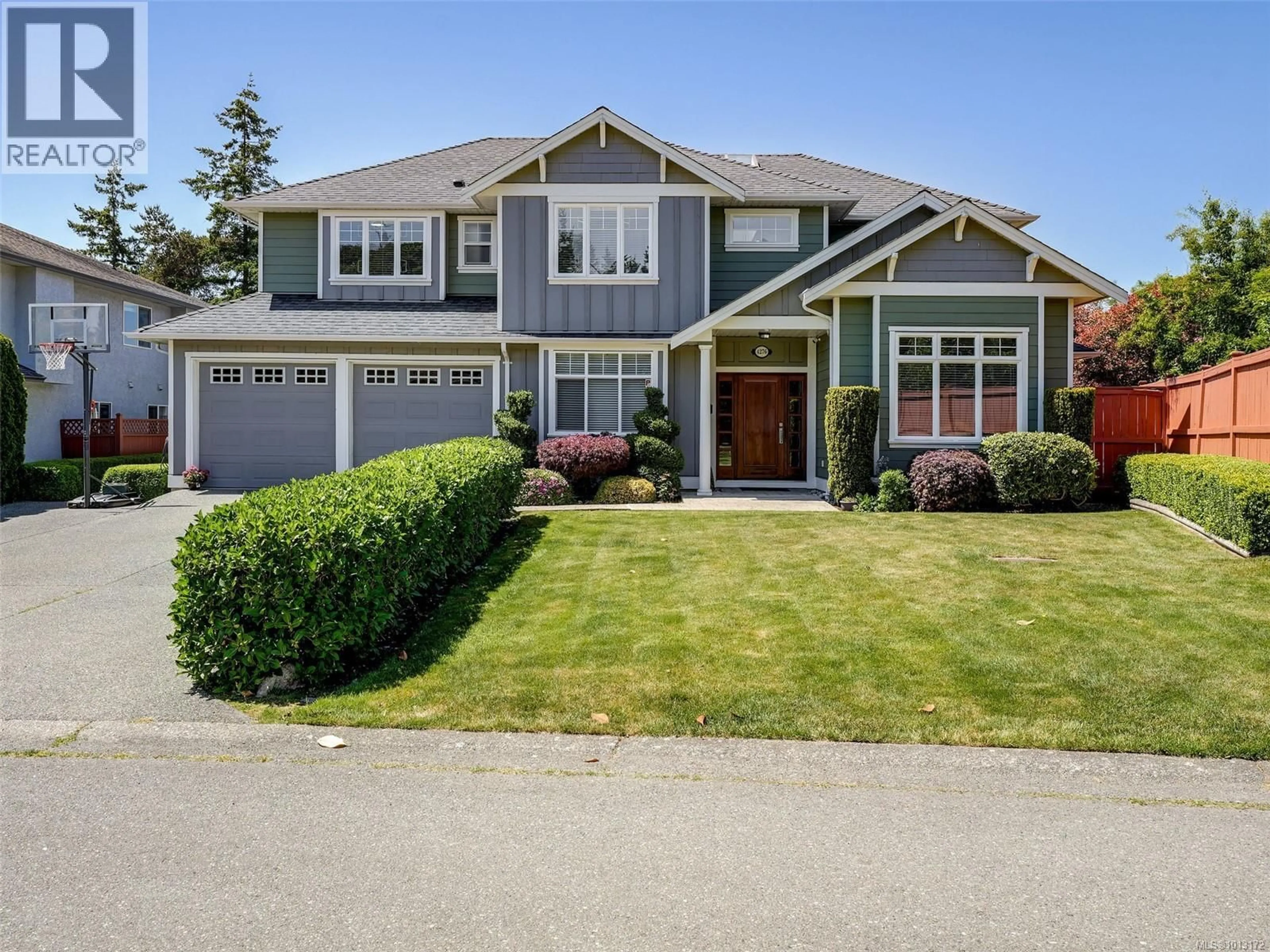 Home with vinyl exterior material, street for 4276 KINCAID STREET, Saanich British Columbia V8X4R3