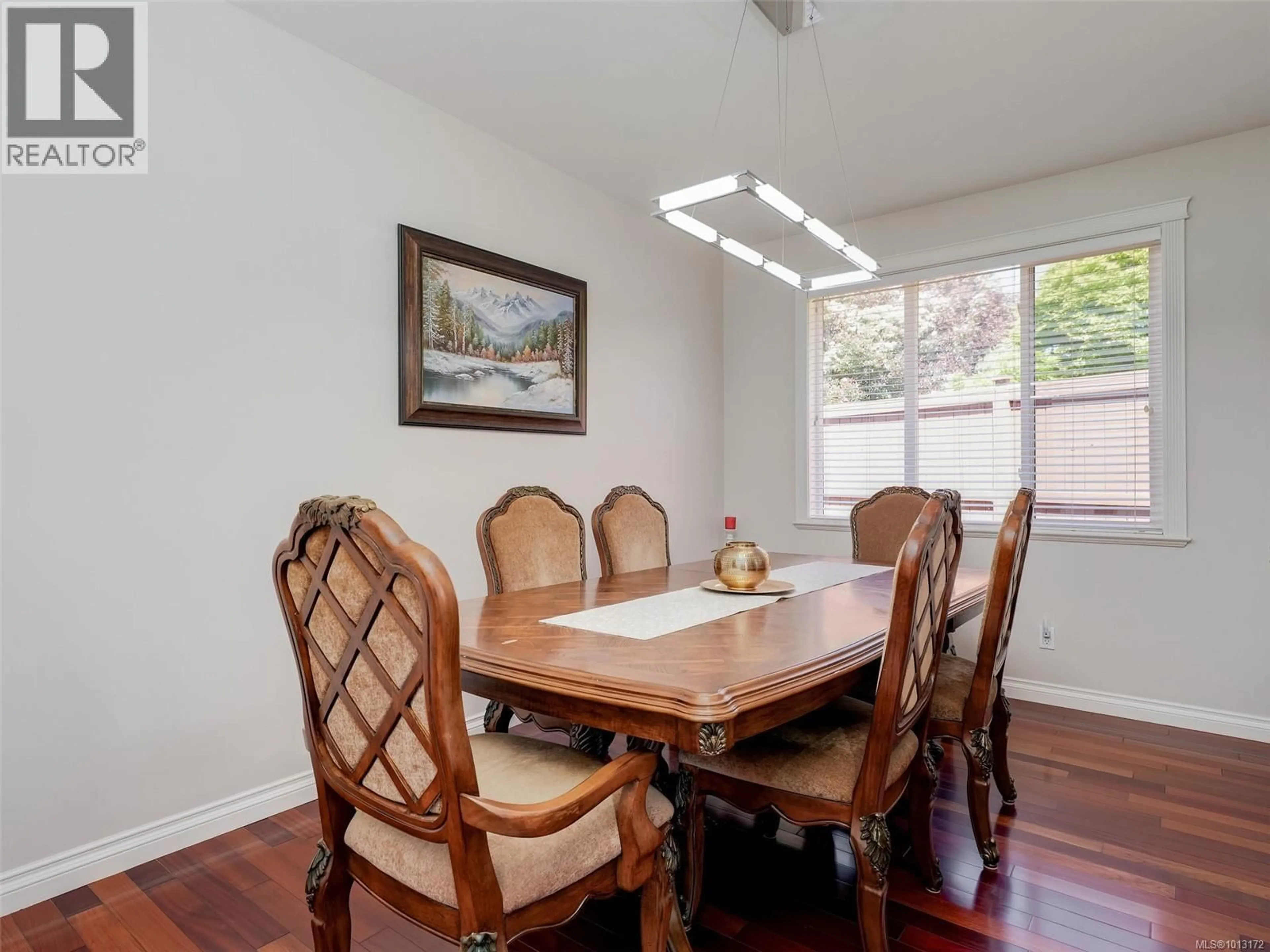 Dining room, wood/laminate floor for 4276 KINCAID STREET, Saanich British Columbia V8X4R3