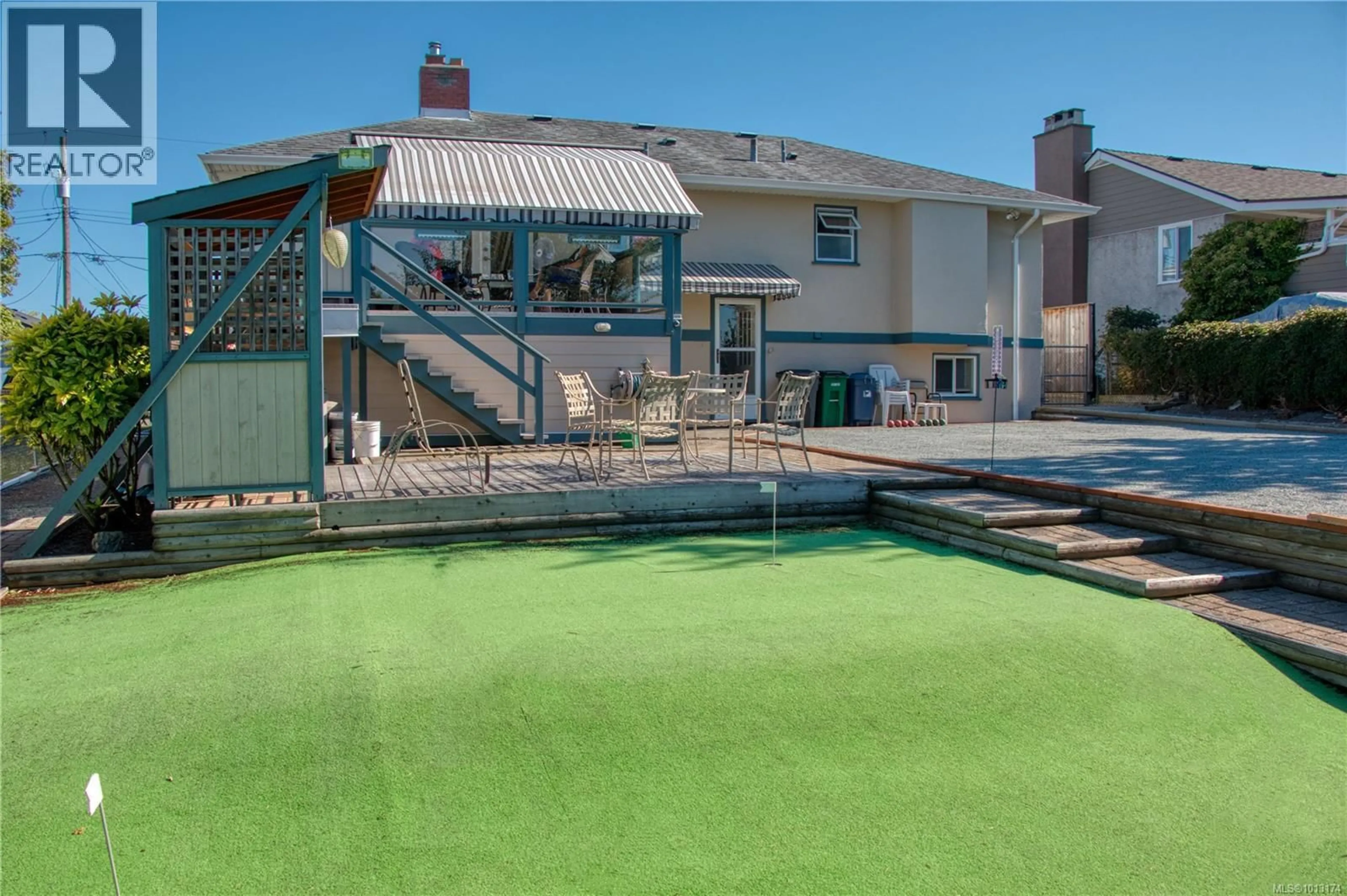 Pool for 582 BAXTER AVENUE, Saanich British Columbia V8Z2G7