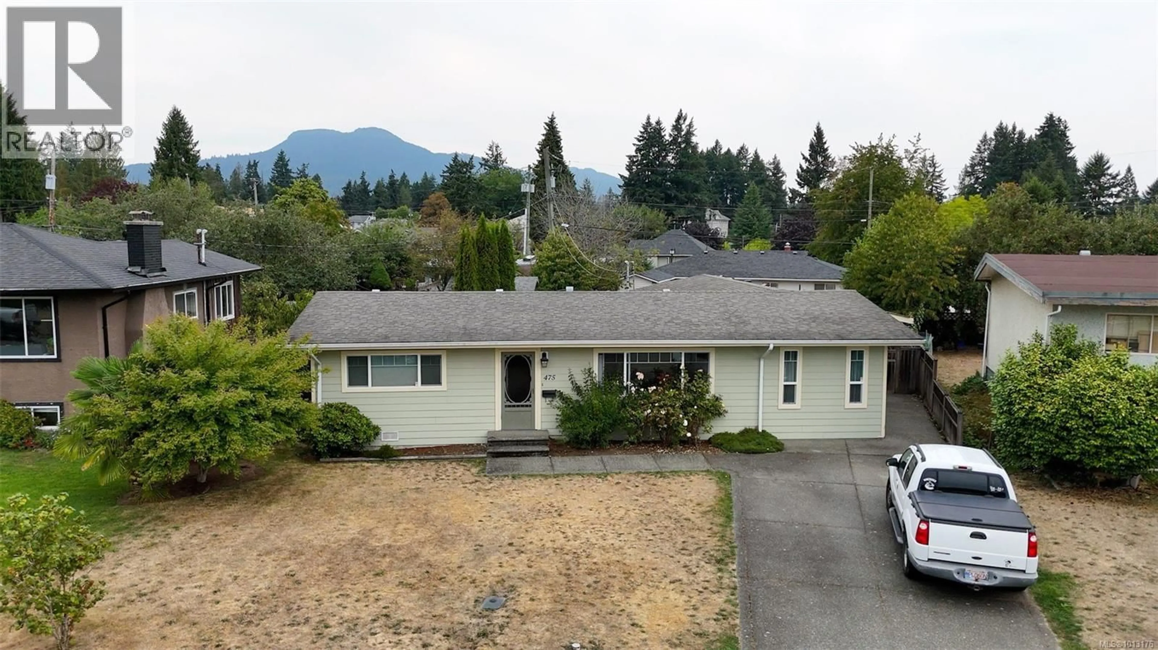 A pic from outside/outdoor area/front of a property/back of a property/a pic from drone, mountain view for 475 PINE AVENUE, Duncan British Columbia V9L1Z3