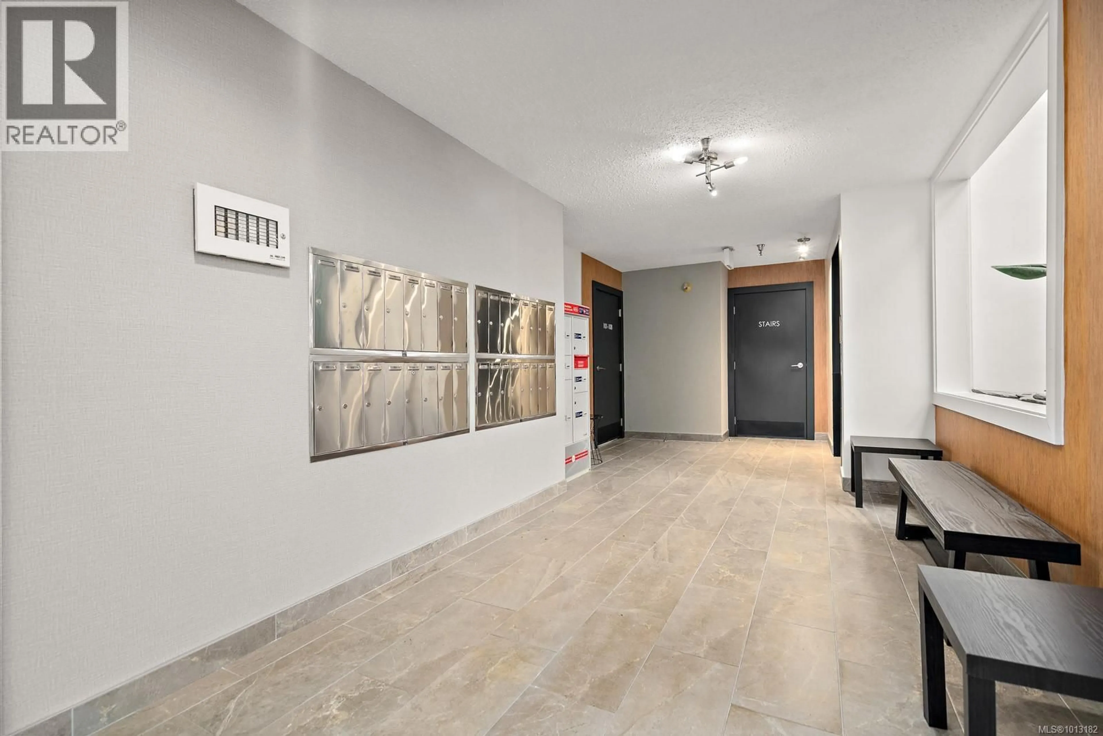 Indoor foyer for 406 - 505 COOK STREET, Victoria British Columbia V8V3Y4