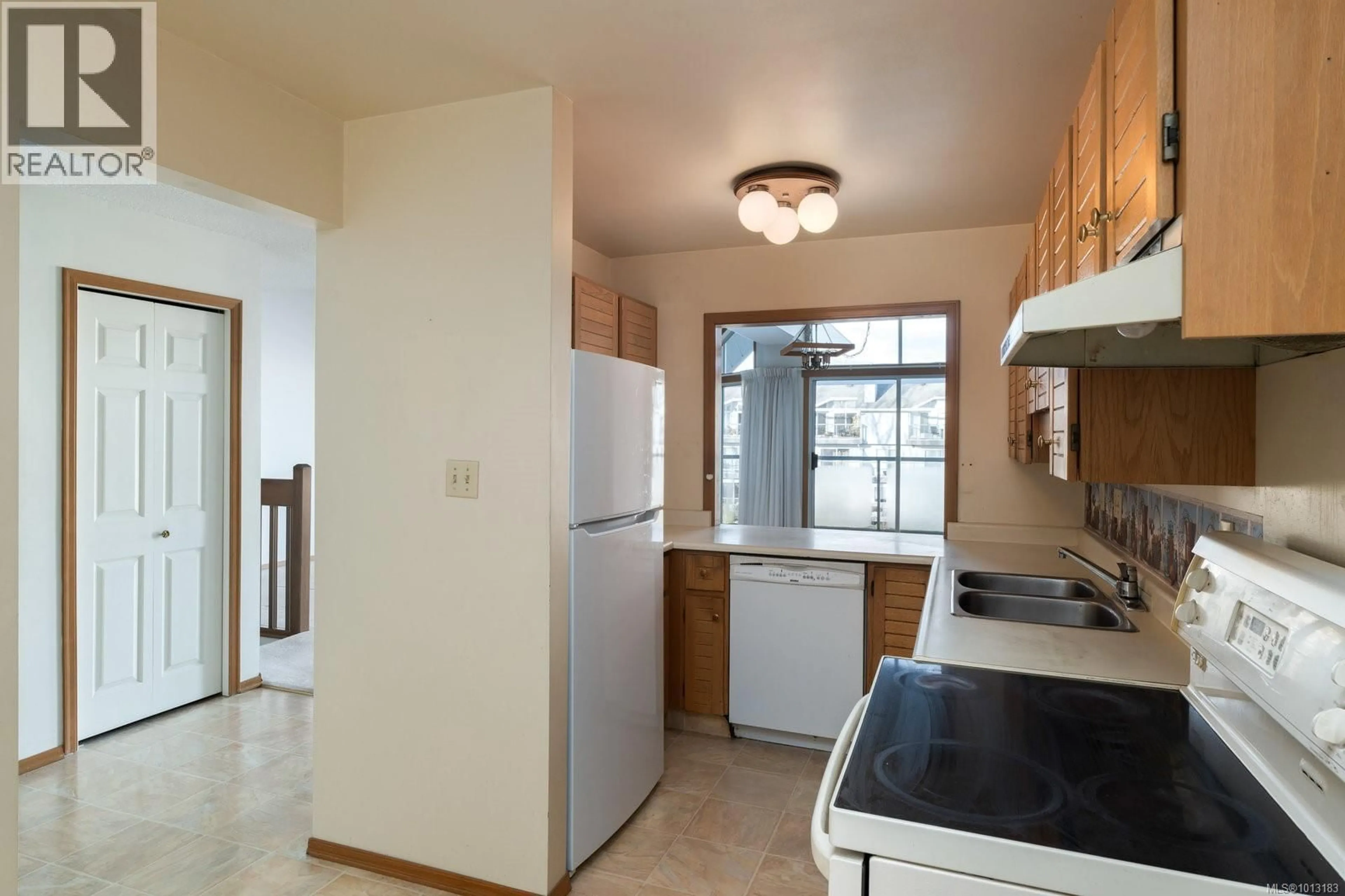 Standard kitchen, ceramic/tile floor for 312 - 10459 RESTHAVEN DRIVE, Sidney British Columbia V8L3H6