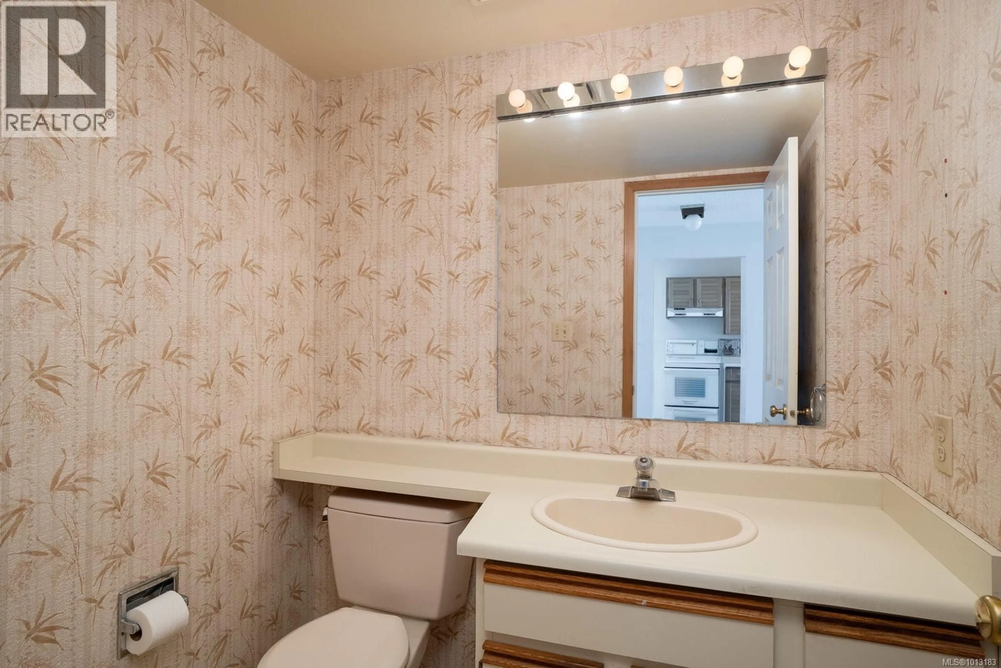 Standard bathroom, unknown for 312 - 10459 RESTHAVEN DRIVE, Sidney British Columbia V8L3H6