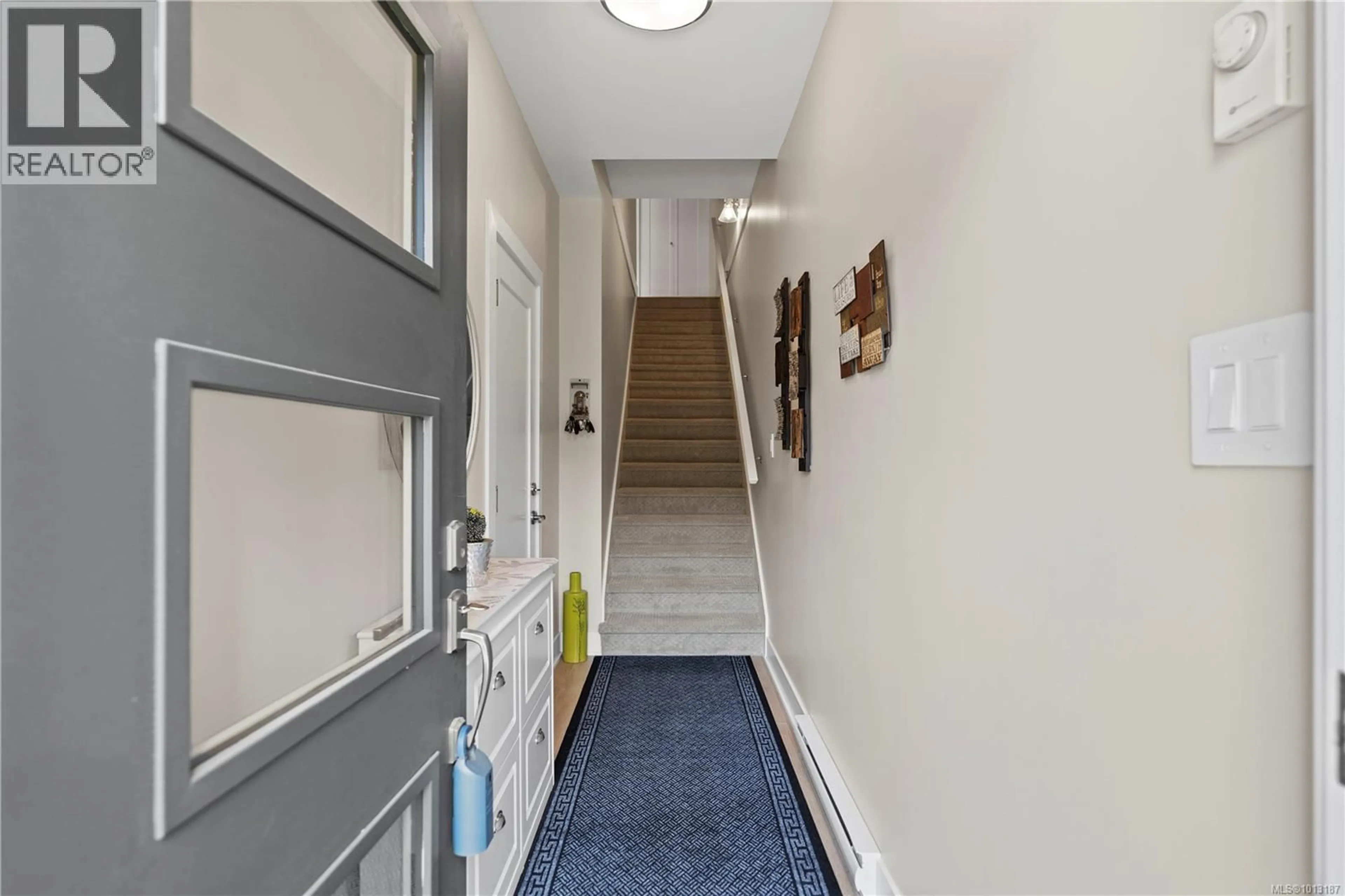 Indoor foyer for 1466 STELLA LANE, Langford British Columbia V9B0L9