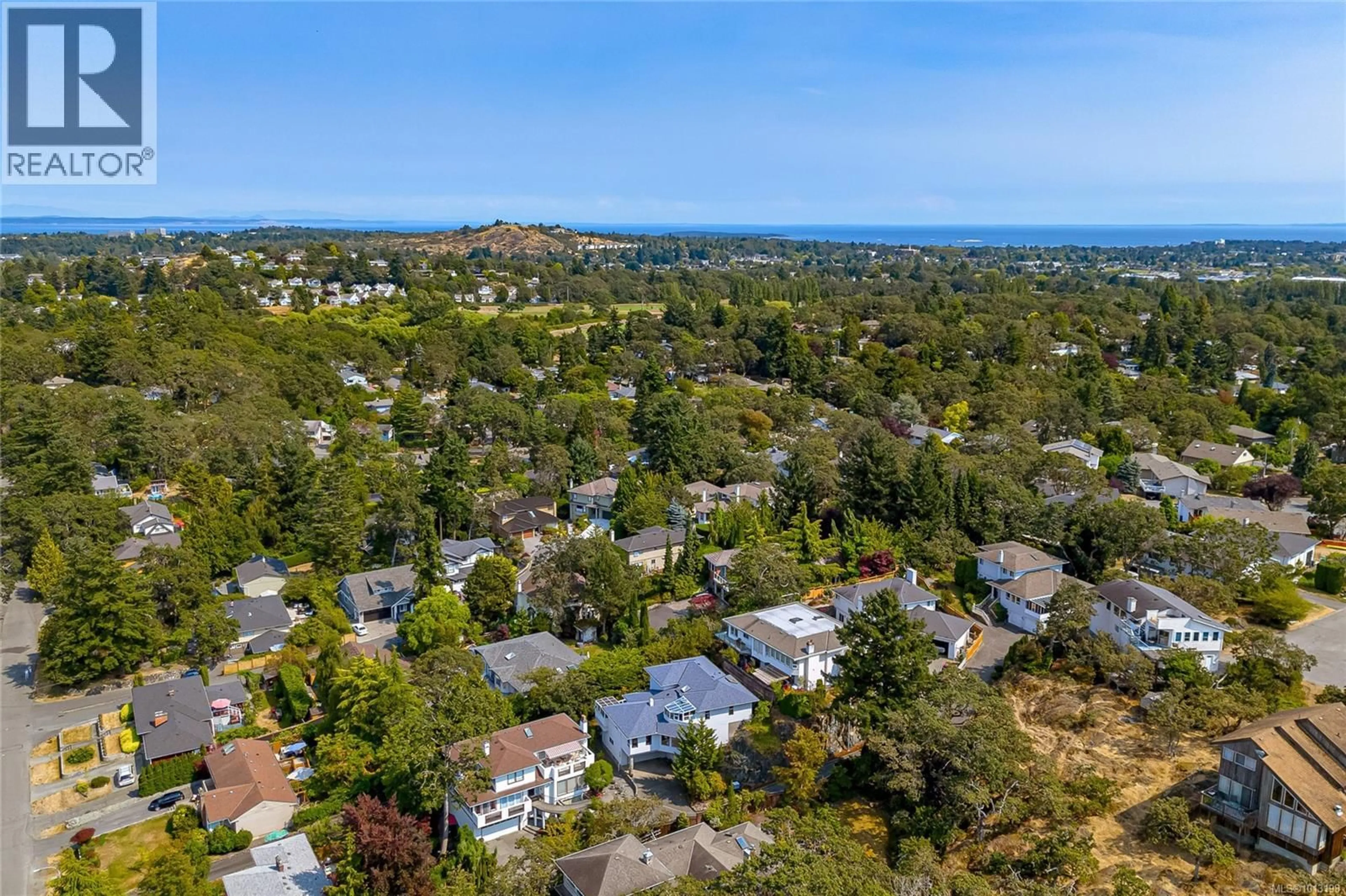 A pic from outside/outdoor area/front of a property/back of a property/a pic from drone, unknown for 3713 POINTER PLACE, Saanich British Columbia V8P5S3