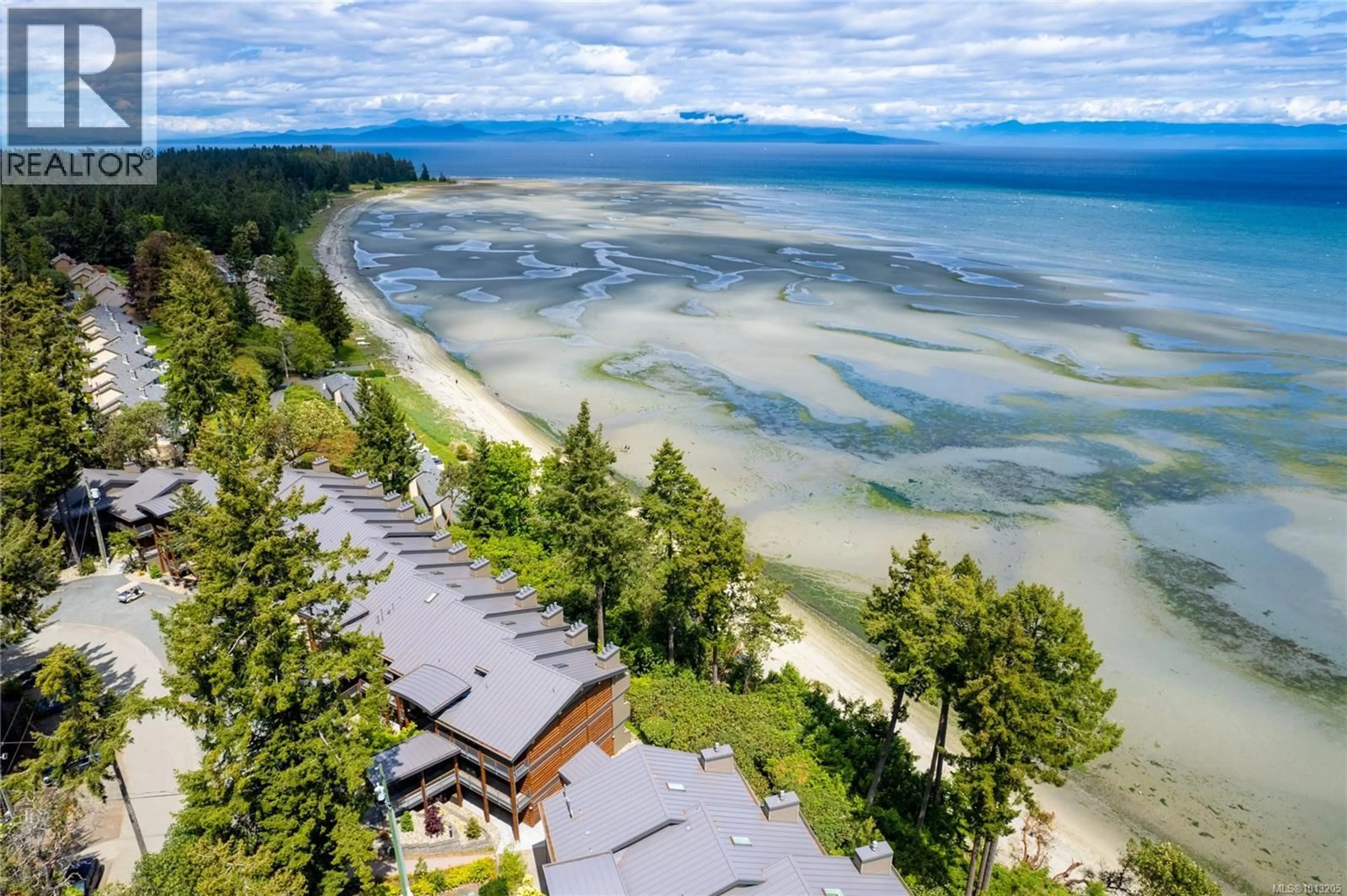 A pic from outside/outdoor area/front of a property/back of a property/a pic from drone, water/lake/river/ocean view for 130 - 1155 RESORT DRIVE, Parksville British Columbia V9P2E3