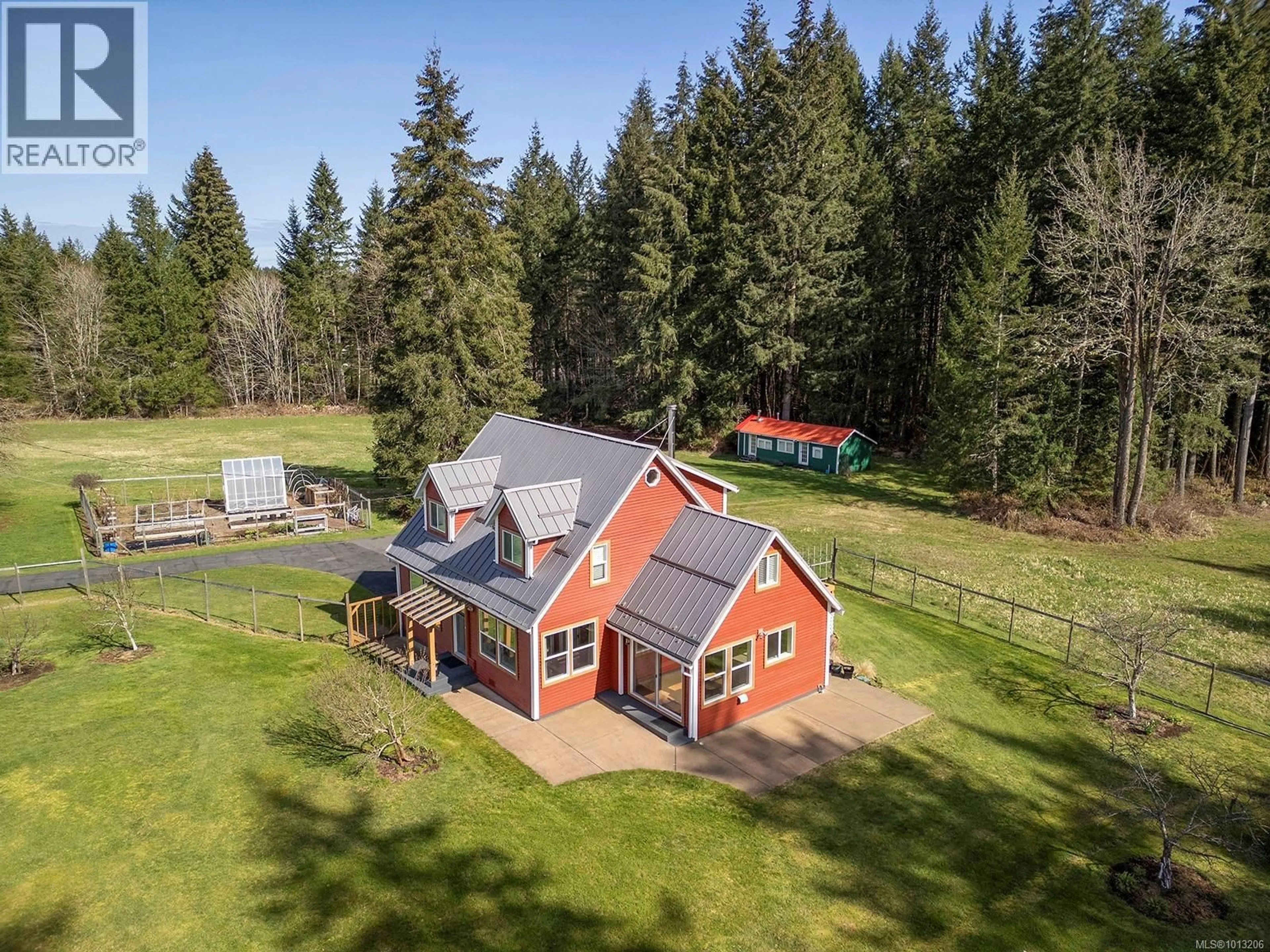 A pic from outside/outdoor area/front of a property/back of a property/a pic from drone, unknown for 7792 ISLAND HIGHWAY NORTH, Black Creek British Columbia V9J1G5