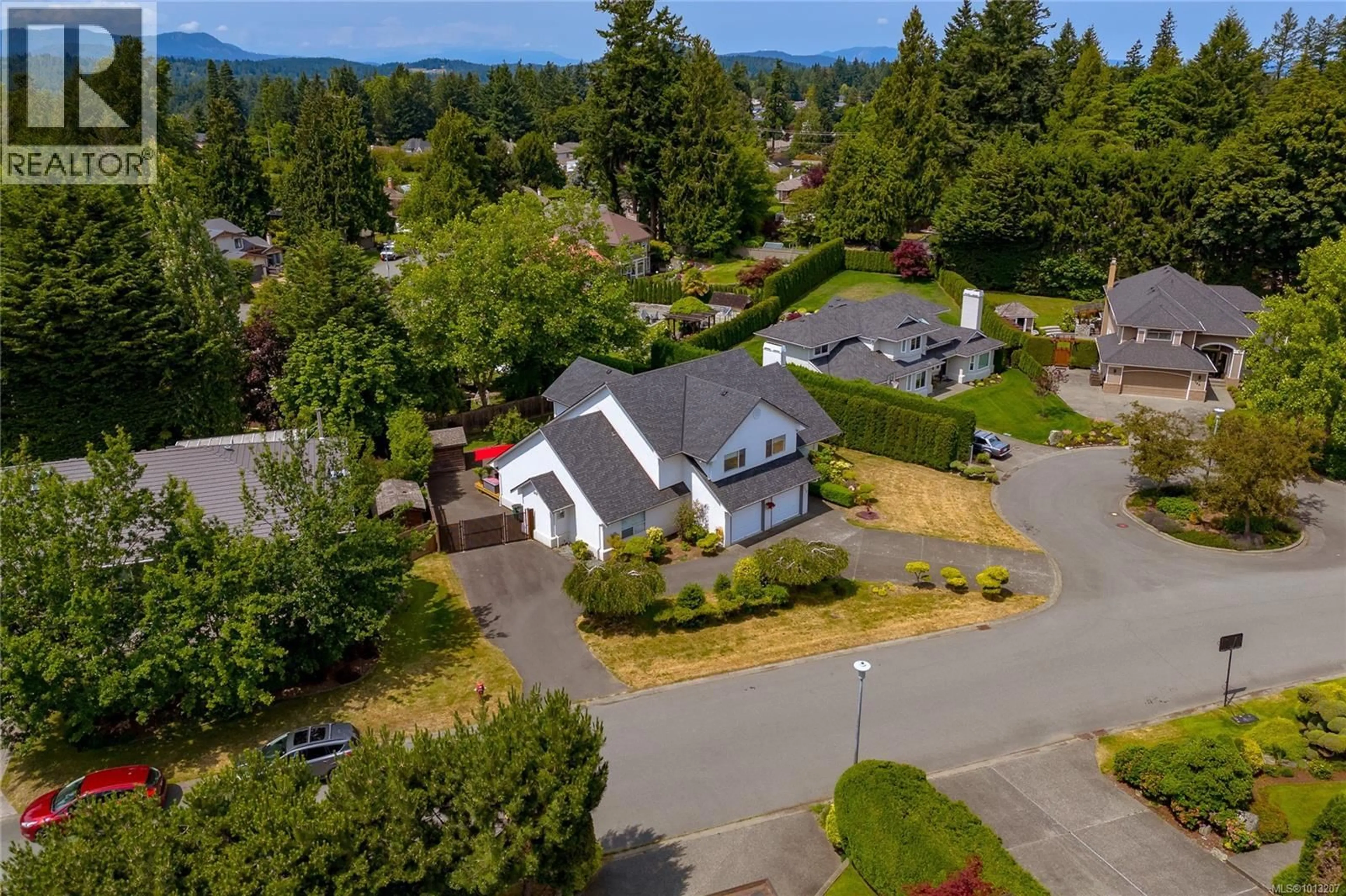 A pic from outside/outdoor area/front of a property/back of a property/a pic from drone, unknown for 772 WESLEY COURT, Saanich British Columbia V8Y3E6