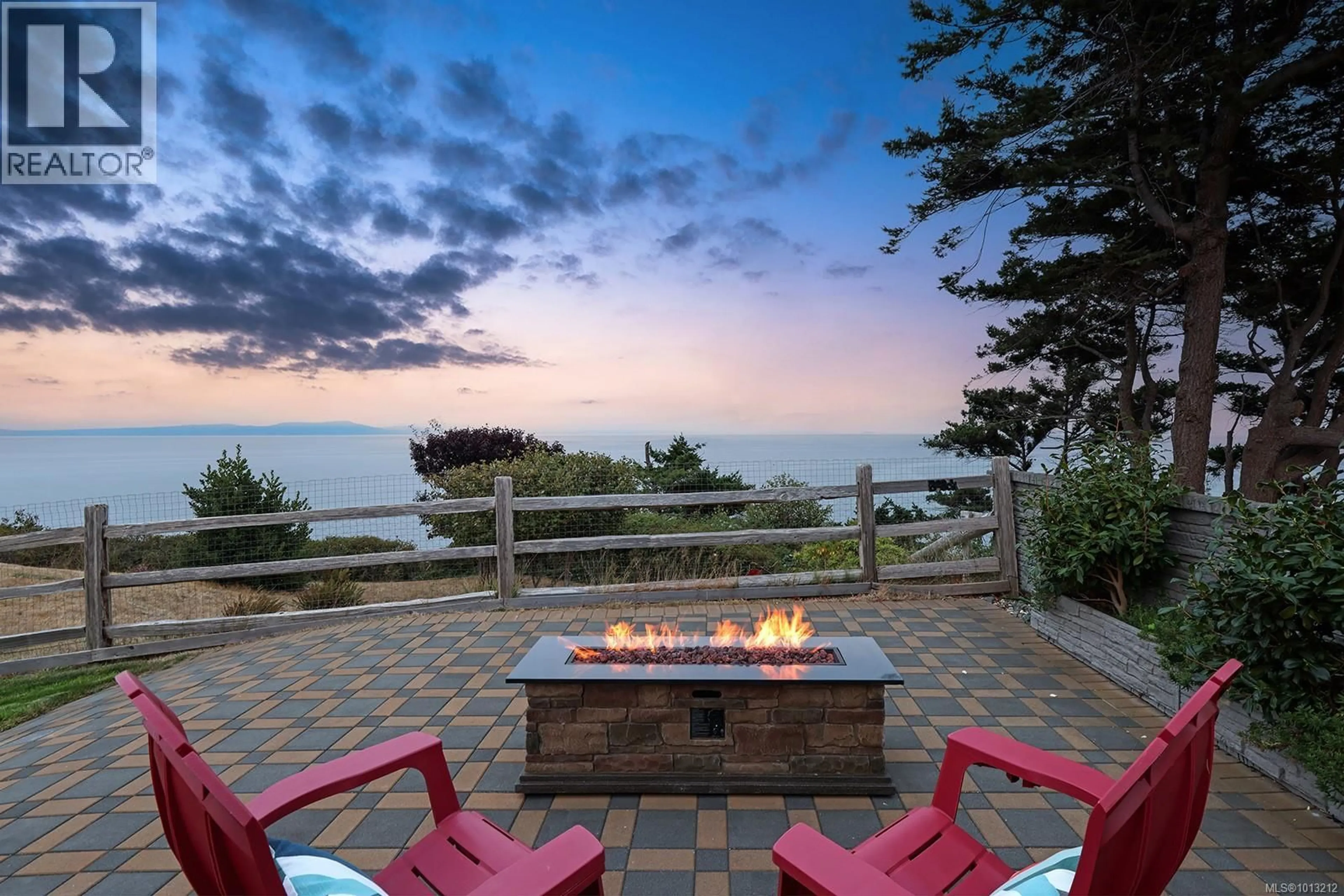 Patio, water/lake/river/ocean view for 200 CONNEMARA ROAD, Comox British Columbia V9M3T4