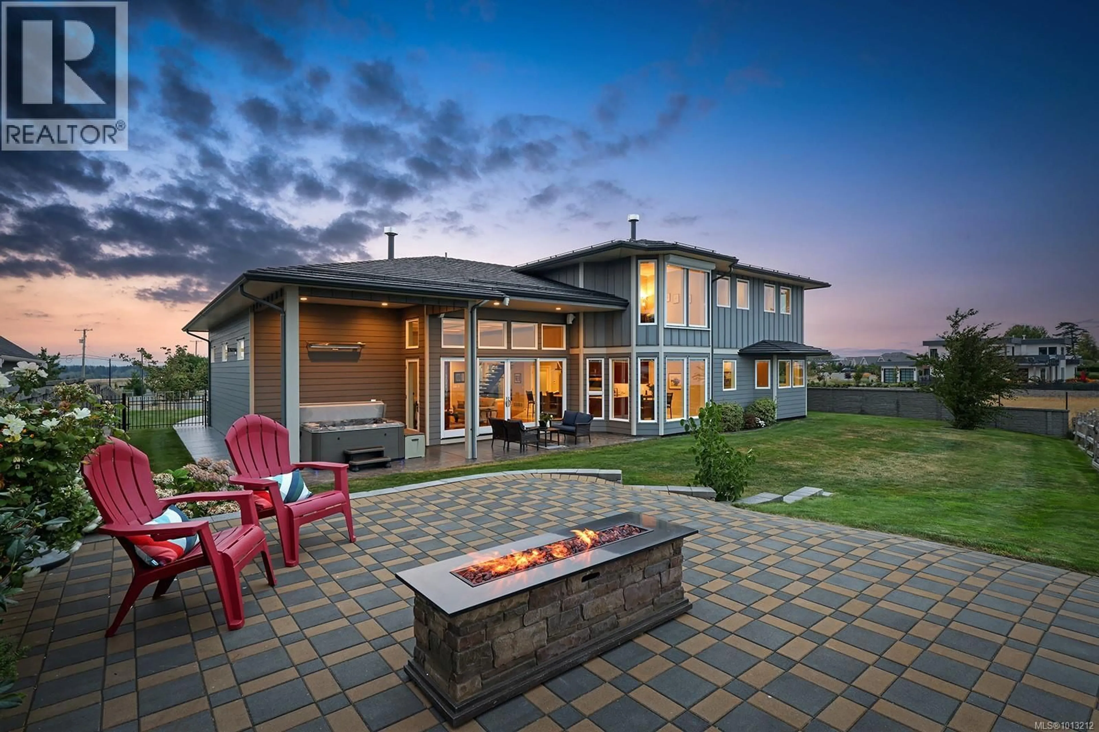 Patio, unknown for 200 CONNEMARA ROAD, Comox British Columbia V9M3T4
