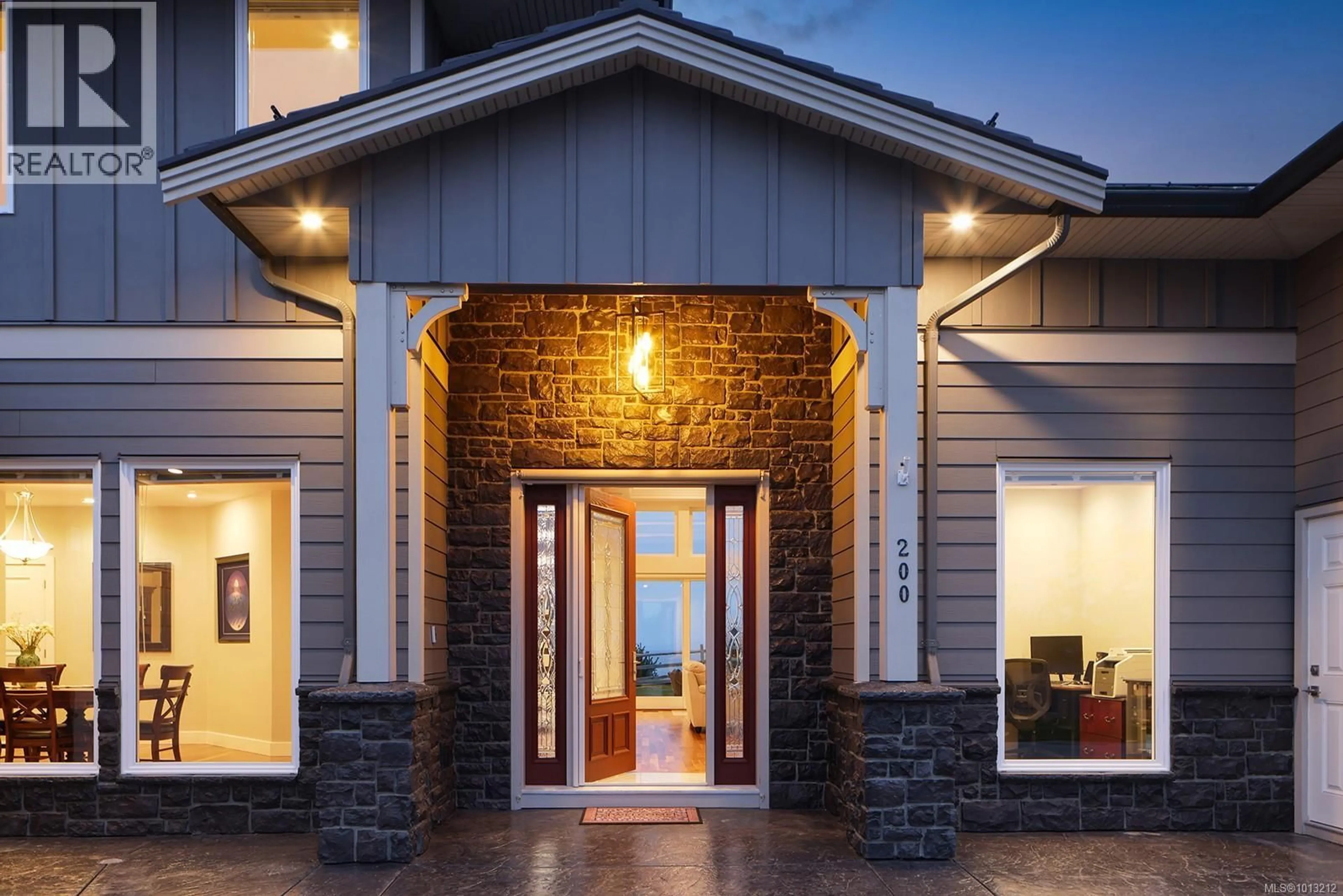 Indoor entryway for 200 CONNEMARA ROAD, Comox British Columbia V9M3T4