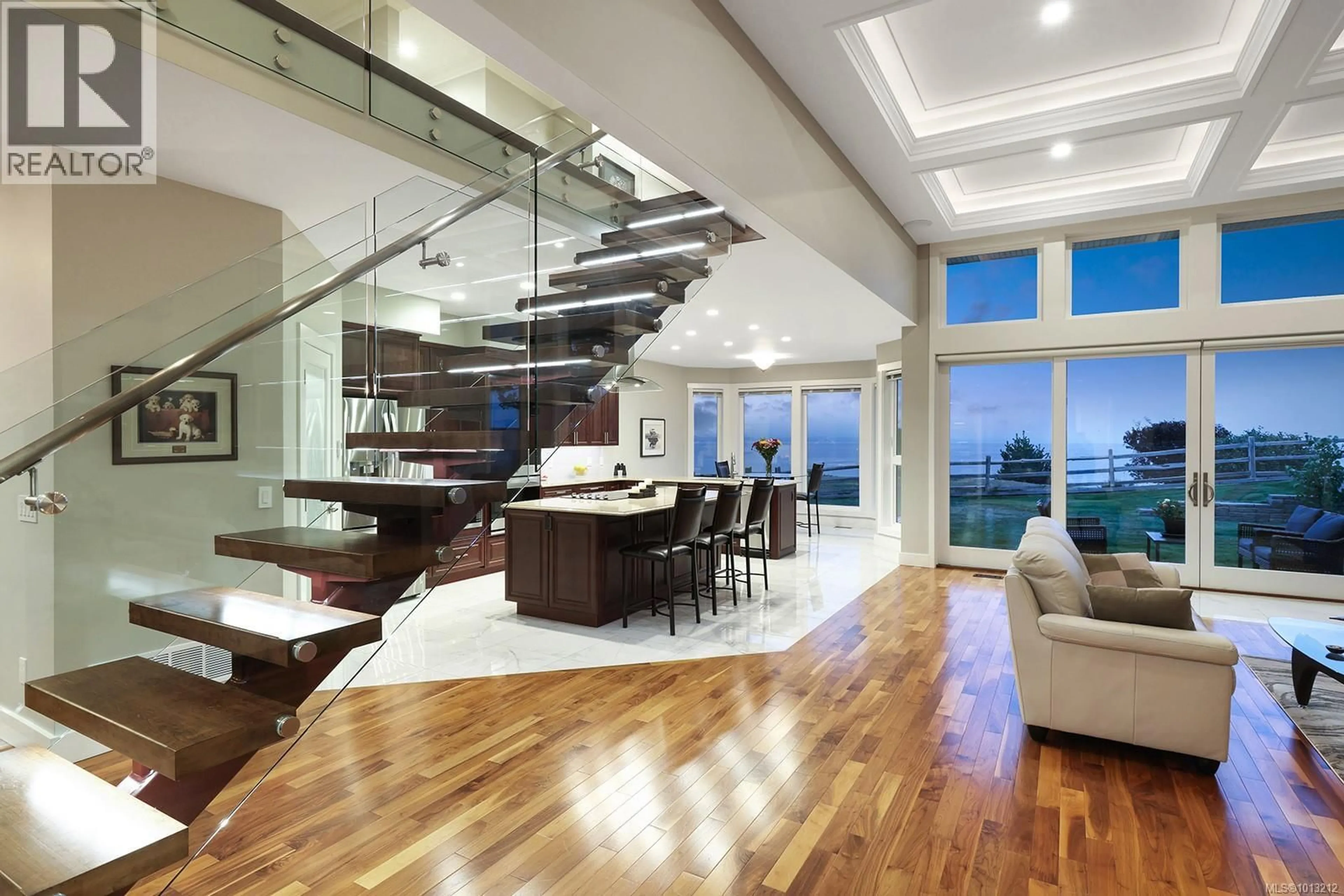 Indoor foyer for 200 CONNEMARA ROAD, Comox British Columbia V9M3T4