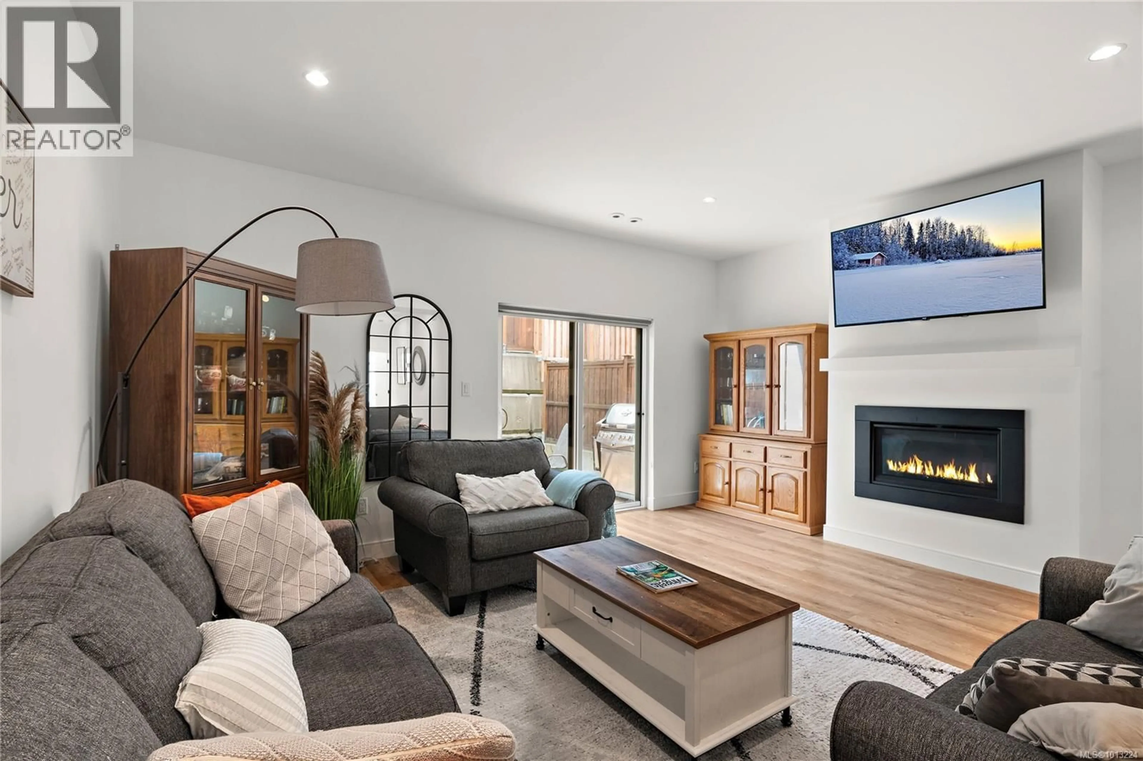Living room with furniture, unknown for 3443 VISION WAY, Langford British Columbia V9C0C4