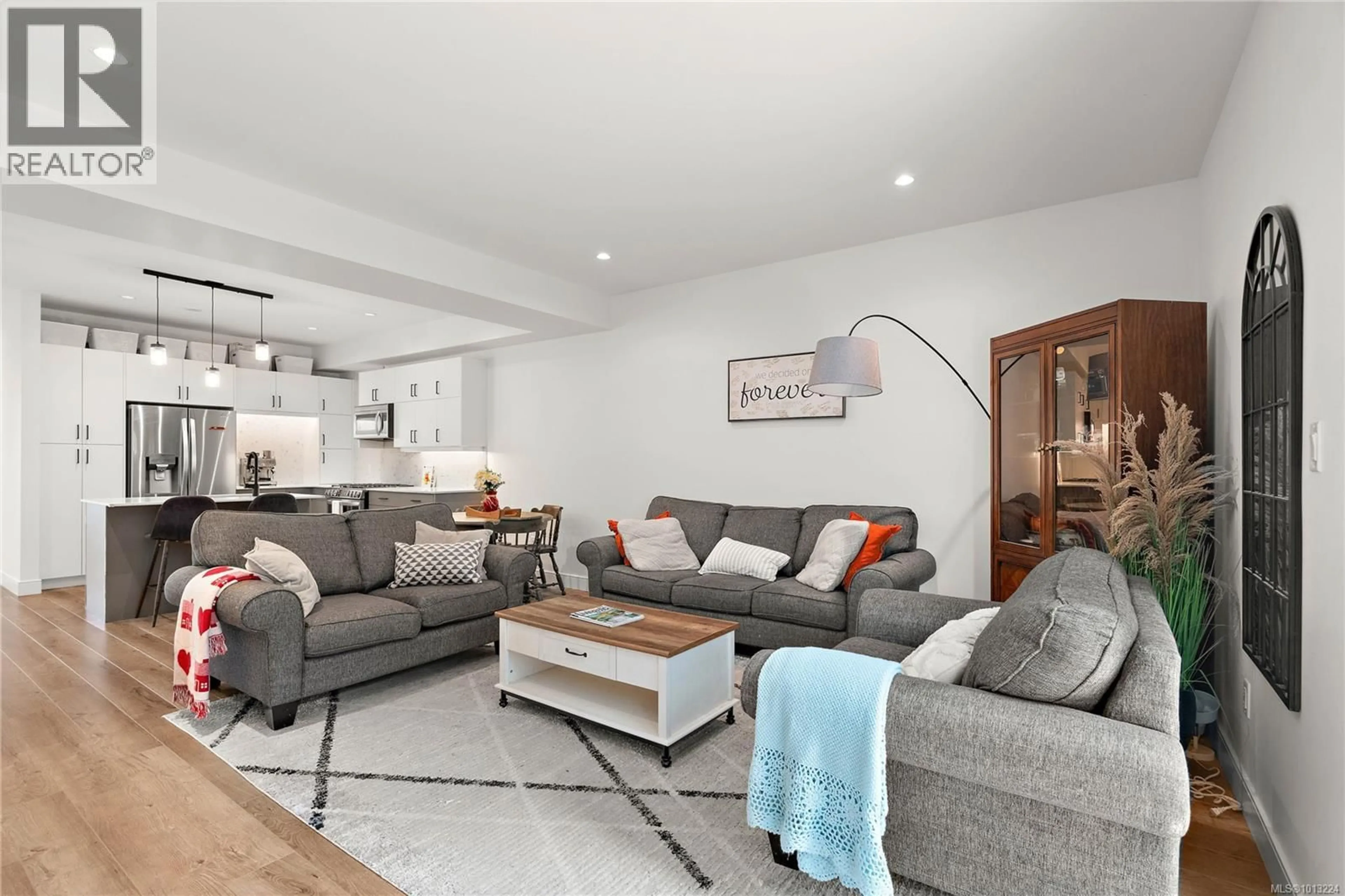 Living room with furniture, unknown for 3443 VISION WAY, Langford British Columbia V9C0C4