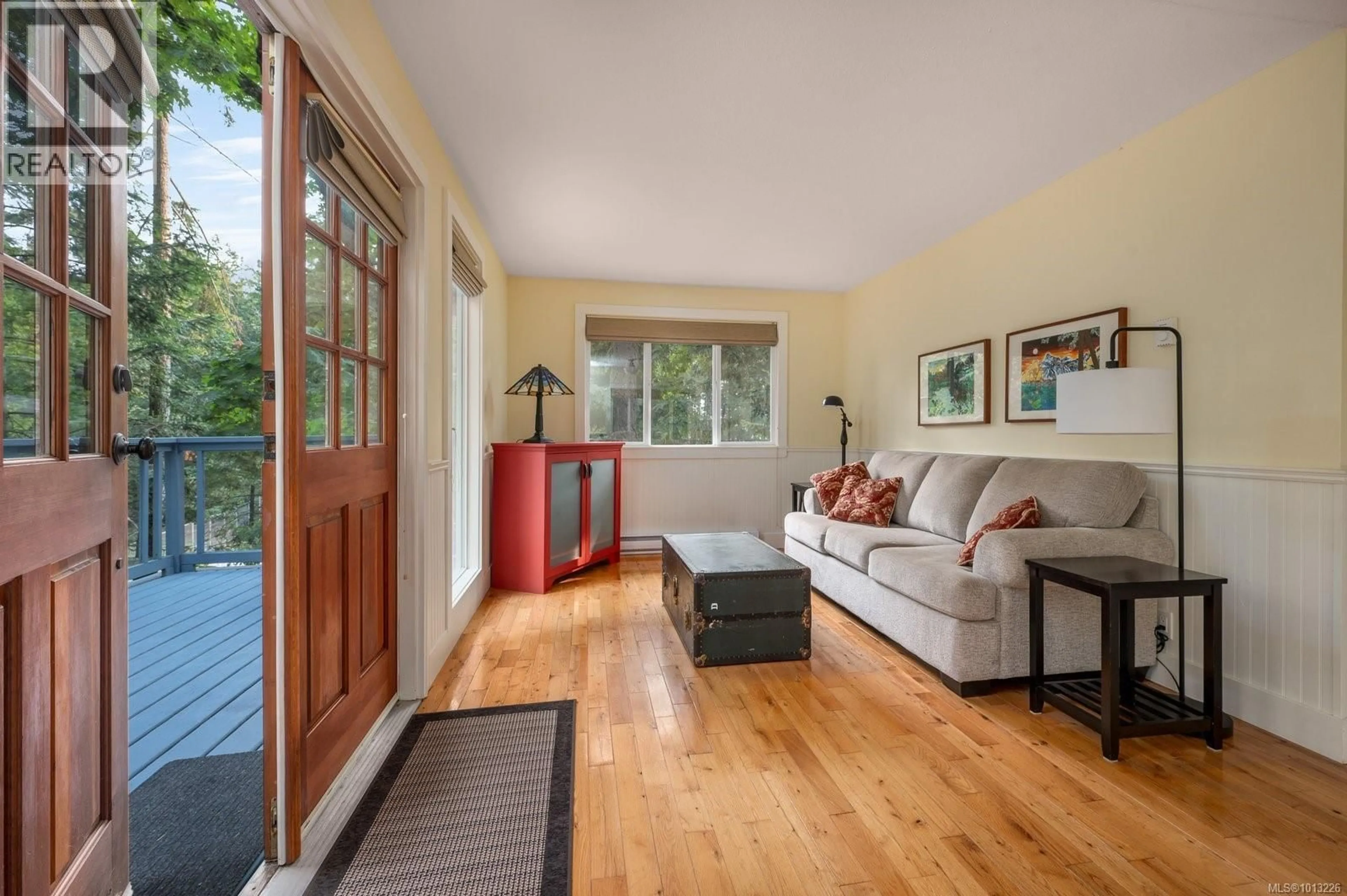 Living room with furniture, unknown for 99 CAPTAIN MORGANS BOULEVARD, Protection Island British Columbia V9R6R1