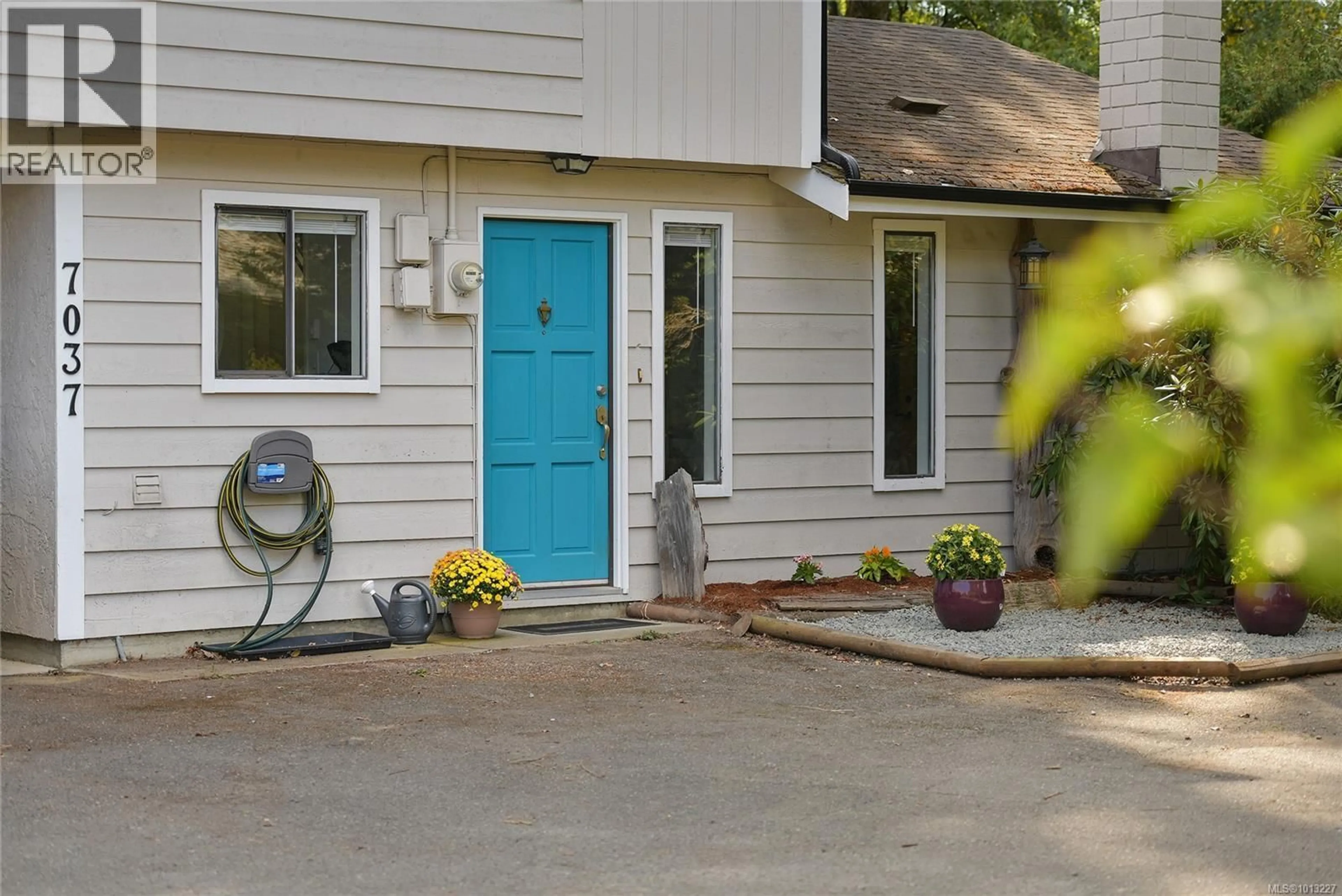 Unknown for 7037 WALLACE DRIVE, Central Saanich British Columbia V8M1E9