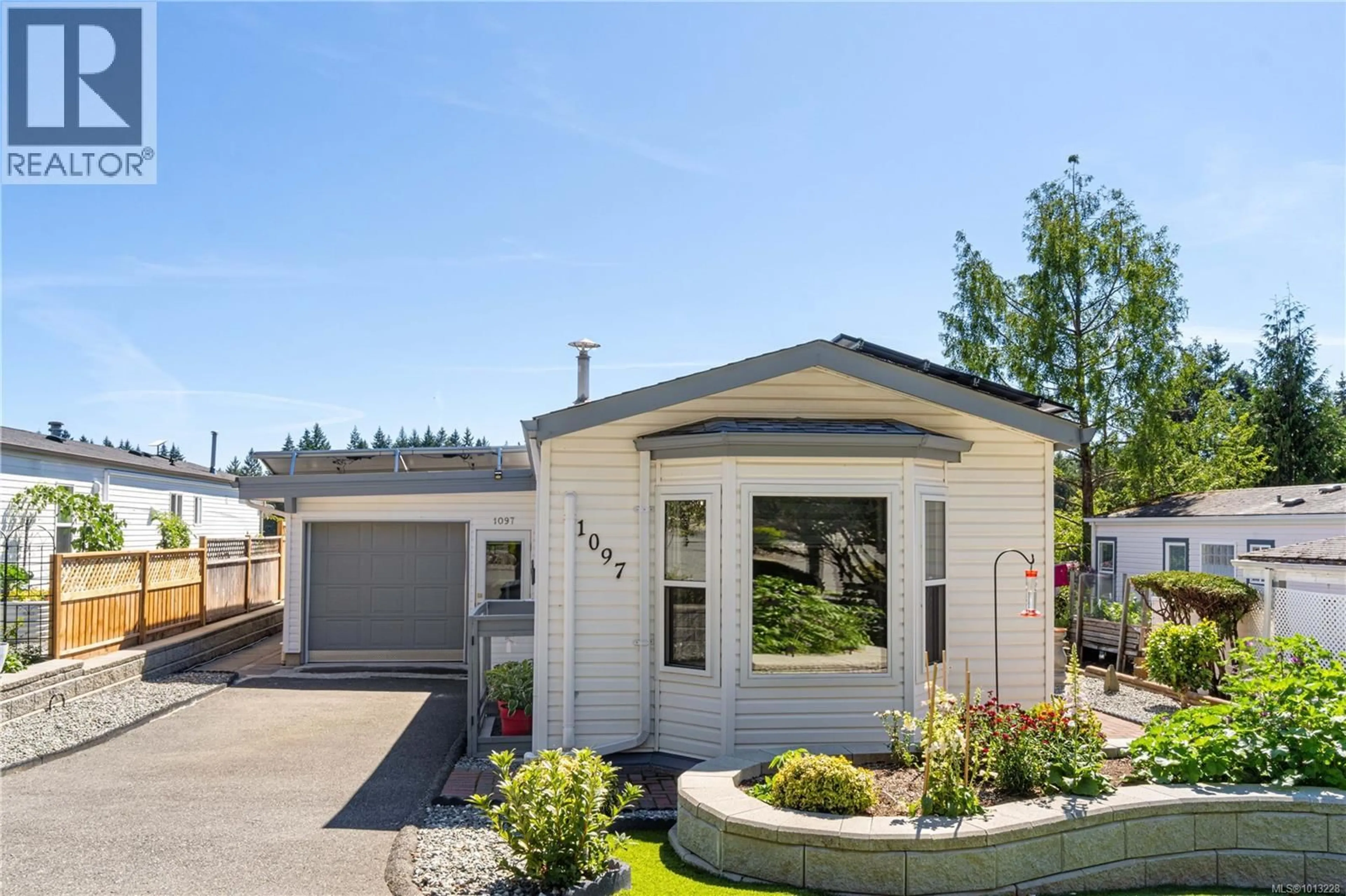 Home with vinyl exterior material, street for 1097 MORRELL CIRCLE, Nanaimo British Columbia V9R6K6