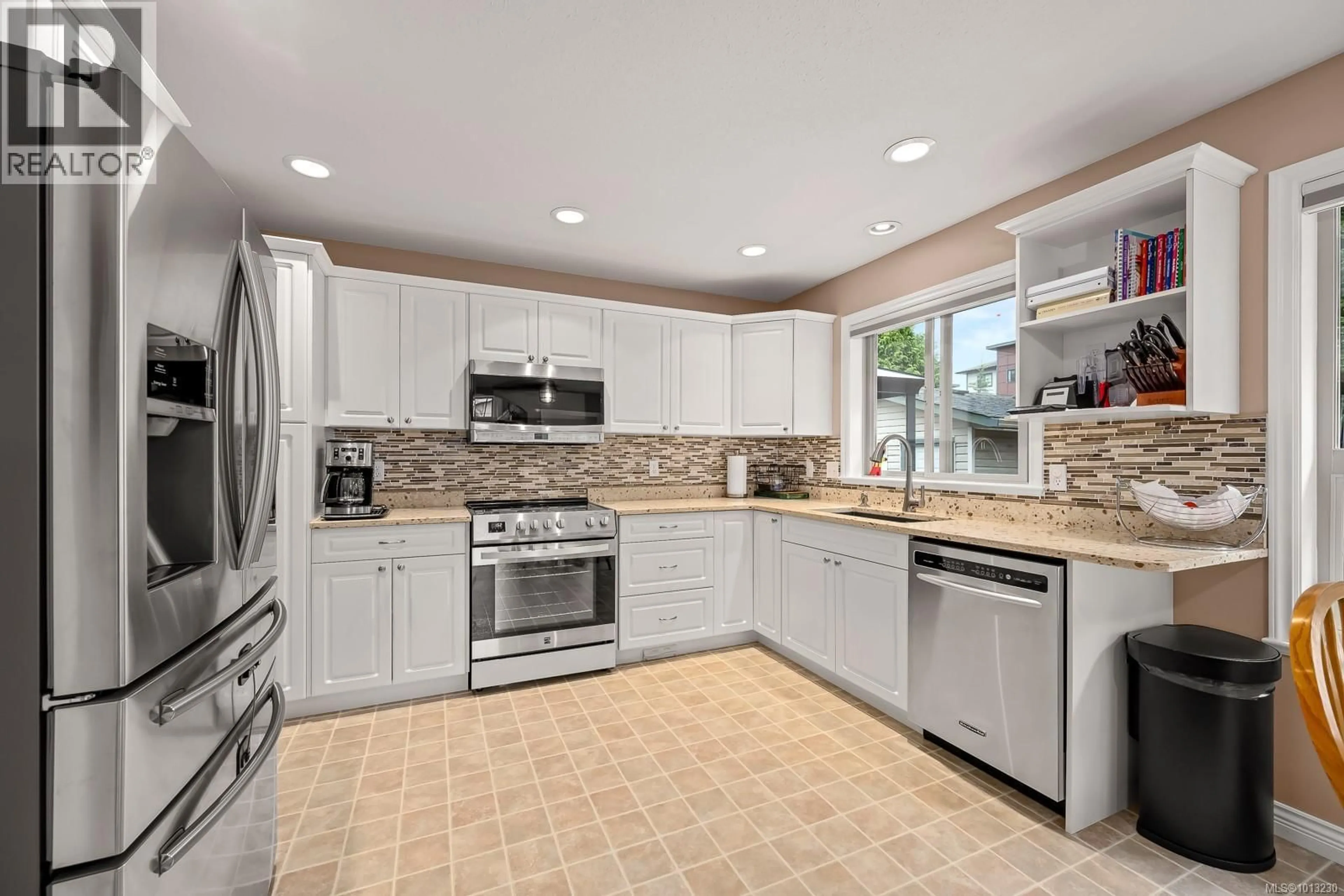 Open concept kitchen, ceramic/tile floor for 2467 WALBRAN PLACE, Courtenay British Columbia V9N9W9