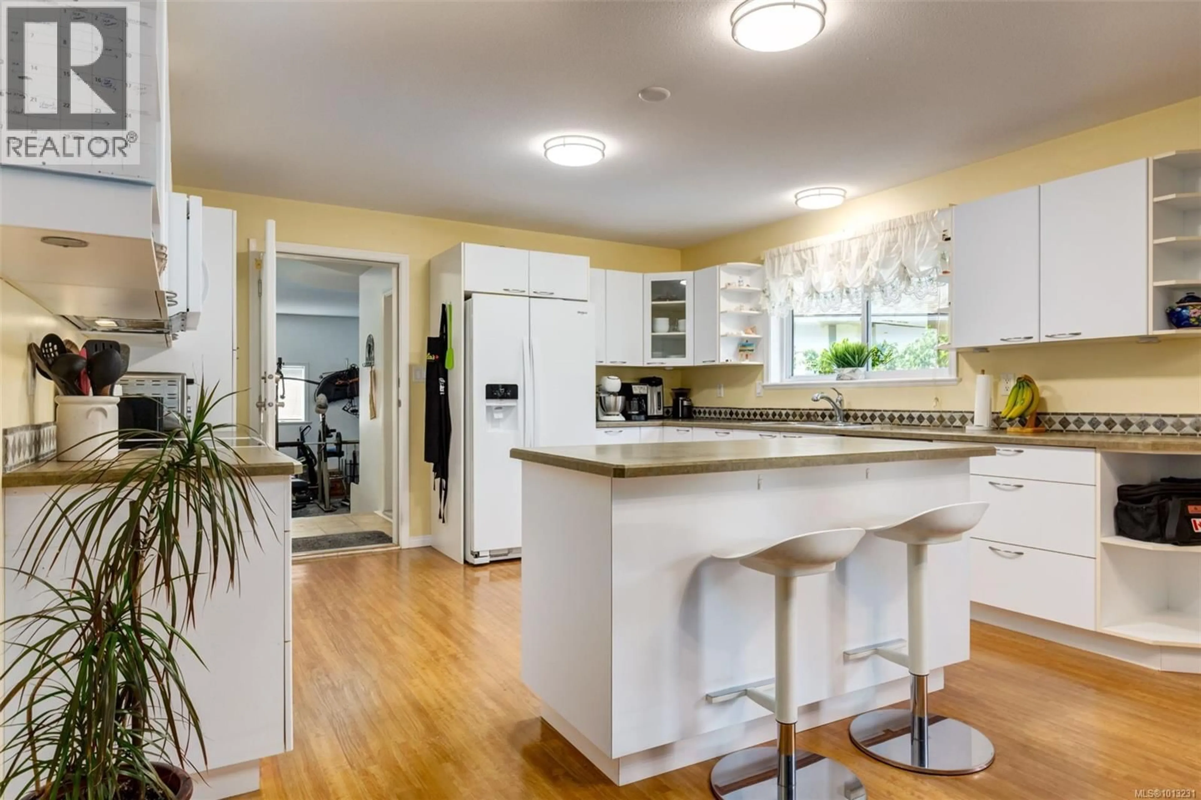 Open concept kitchen, unknown for 1356 MEADOWOOD WAY, Qualicum Beach British Columbia V9K2S4