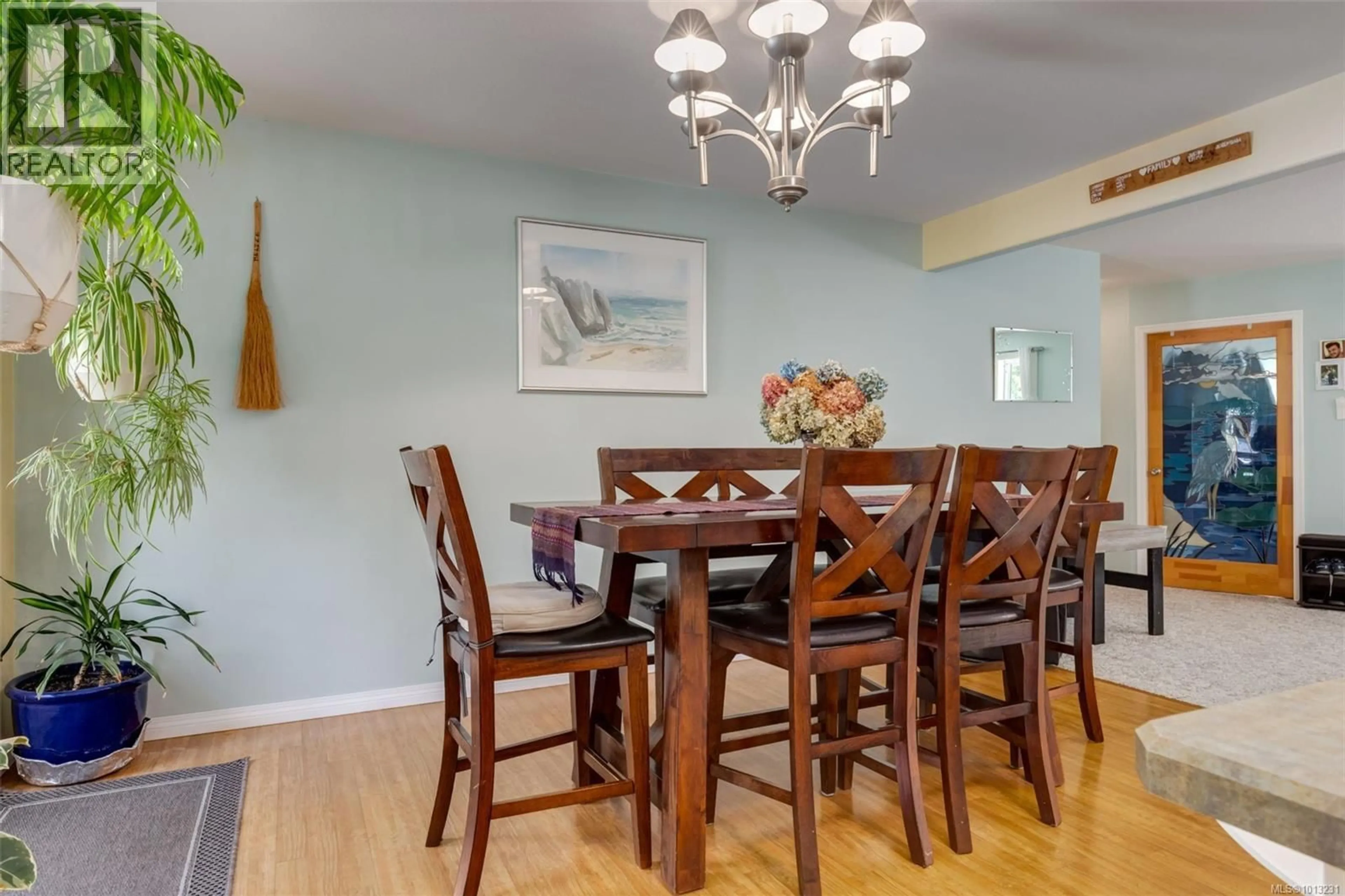 Dining room, wood/laminate floor for 1356 MEADOWOOD WAY, Qualicum Beach British Columbia V9K2S4