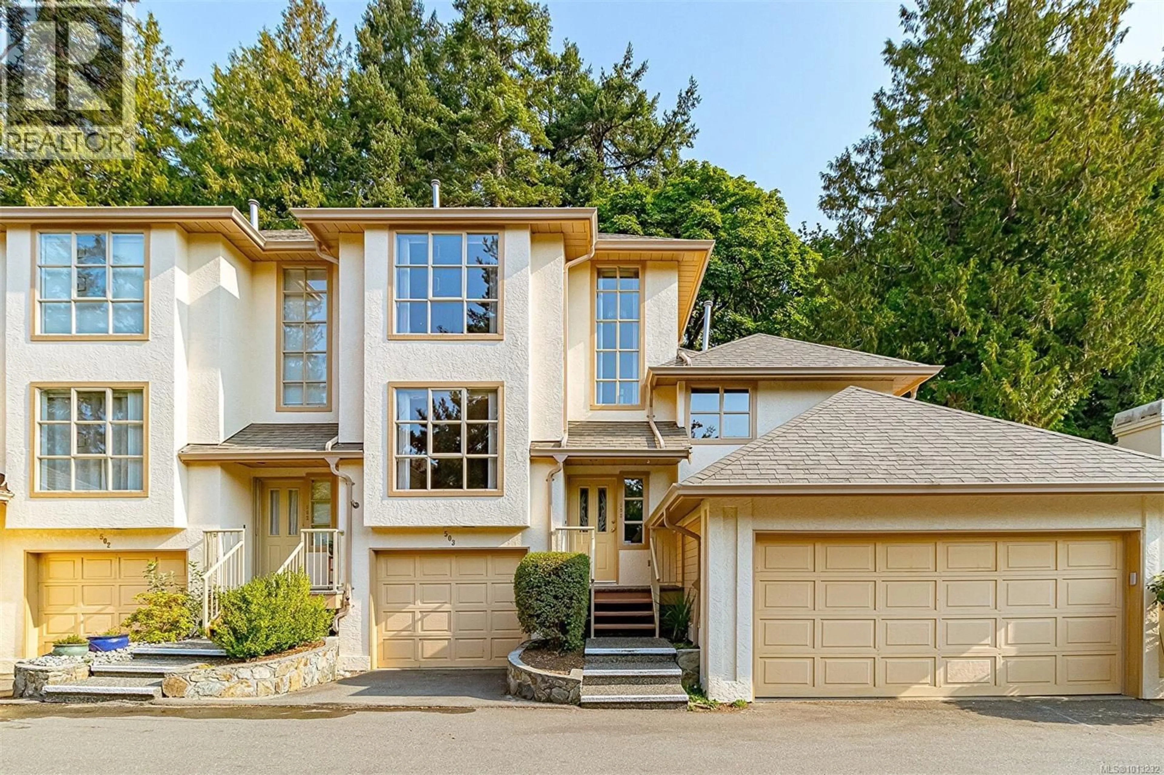 Home with vinyl exterior material, street for 503 - 510 MARSETT PLACE, Saanich British Columbia V8Z6S4