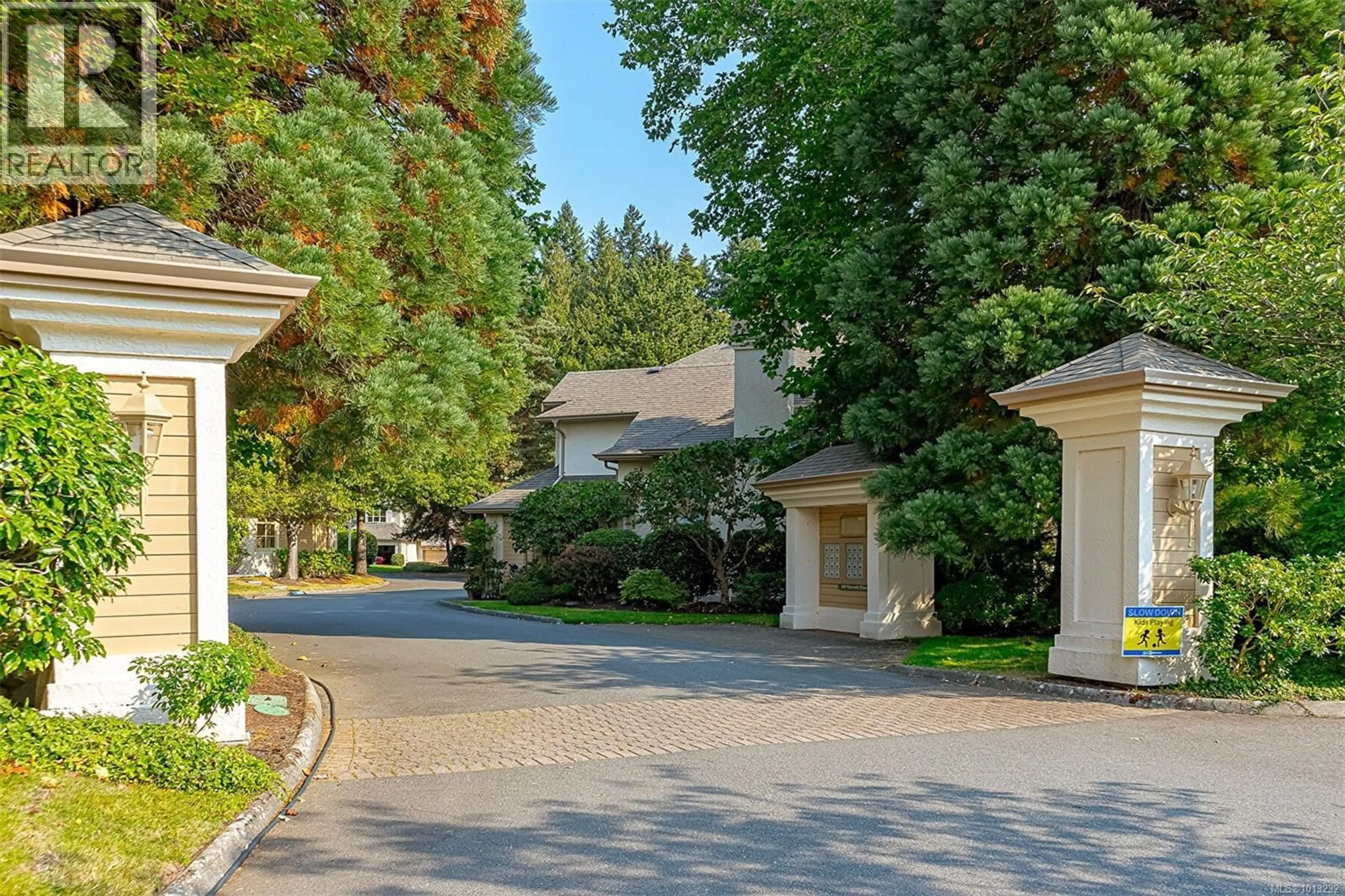 Patio, street for 503 - 510 MARSETT PLACE, Saanich British Columbia V8Z6S4