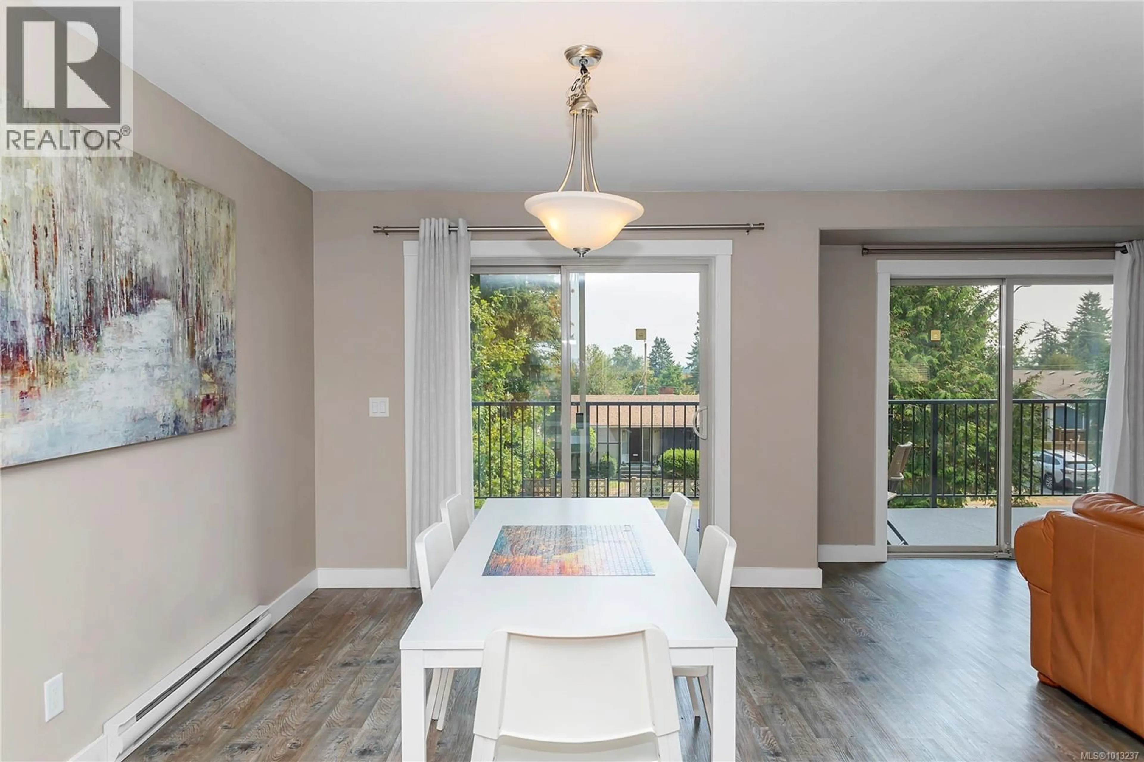 Dining room, wood/laminate floor for 633 HILLCREST AVENUE, Nanaimo British Columbia V9R3M8