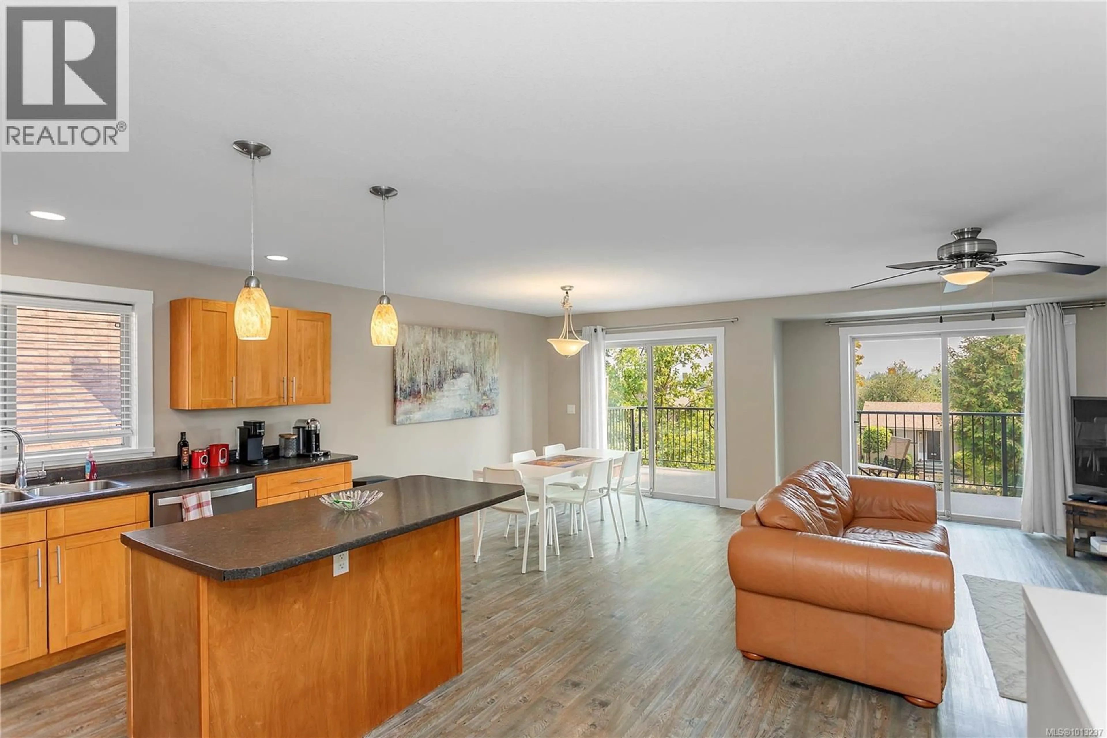 Open concept kitchen, unknown for 633 HILLCREST AVENUE, Nanaimo British Columbia V9R3M8