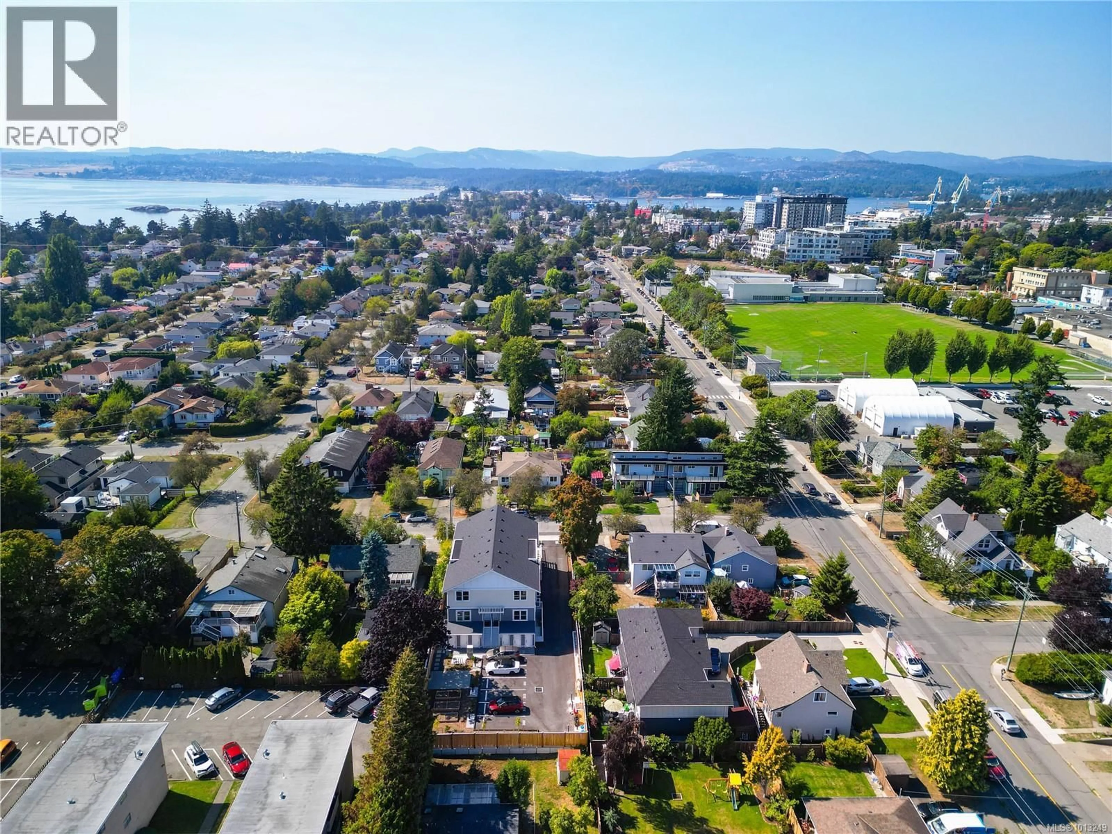 A pic from outside/outdoor area/front of a property/back of a property/a pic from drone, water/lake/river/ocean view for 302 - 483 SOUTH JOFFRE STREET, Esquimalt British Columbia V9A6C7