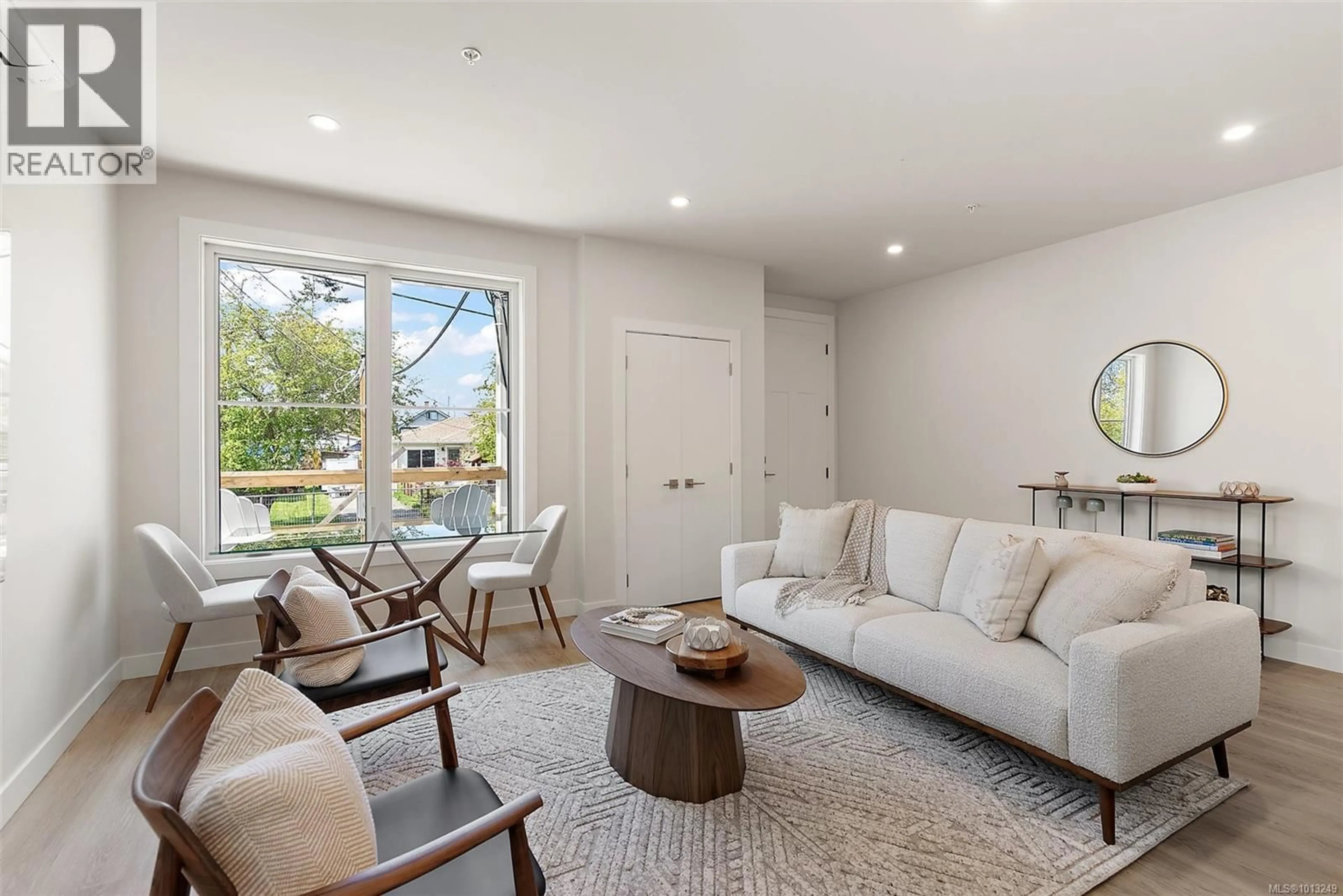 Living room with furniture, unknown for 302 - 483 SOUTH JOFFRE STREET, Esquimalt British Columbia V9A6C7