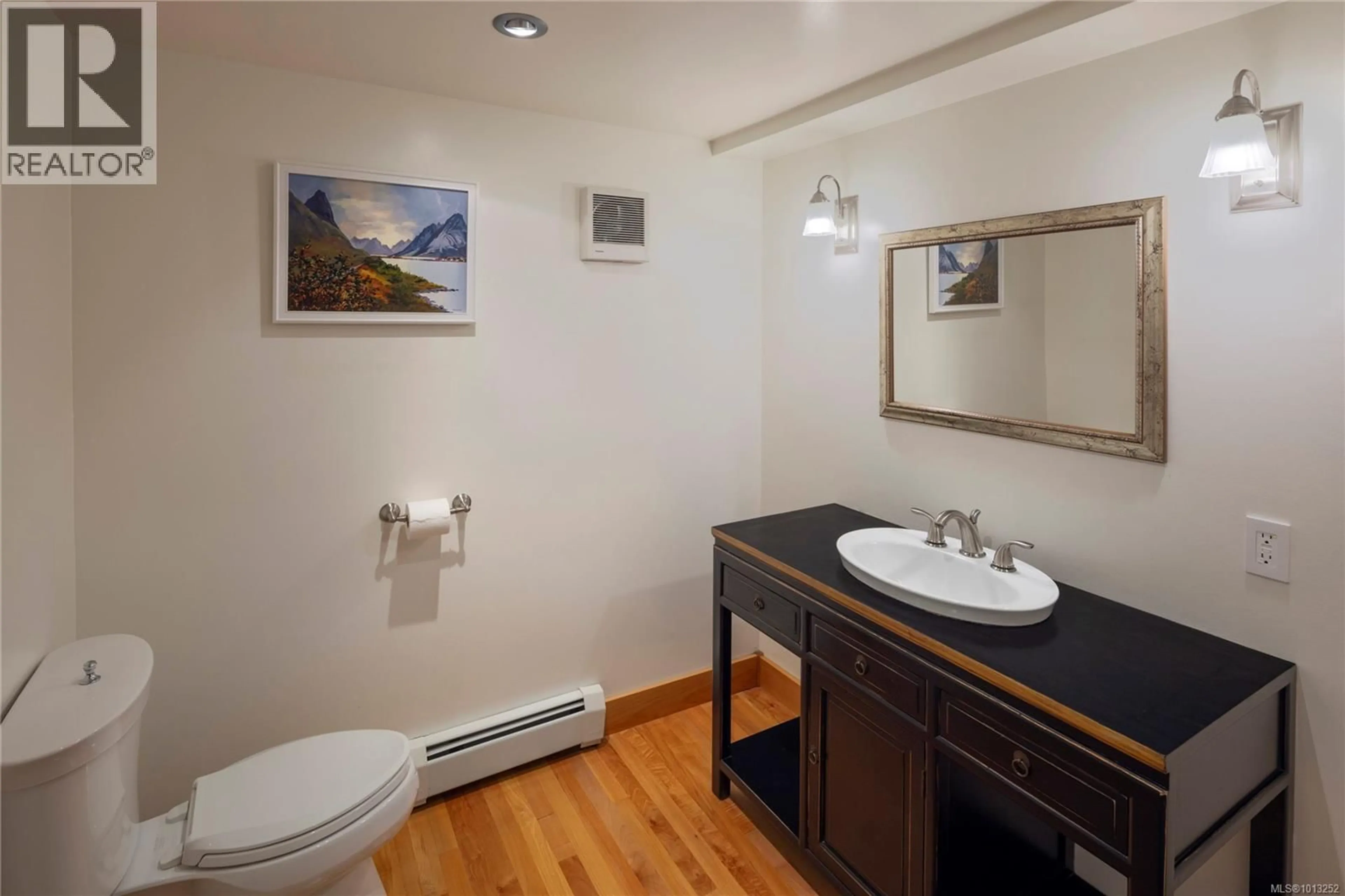 Standard bathroom, unknown for 2710 SEA VIEW ROAD, Saanich British Columbia V8N1K8
