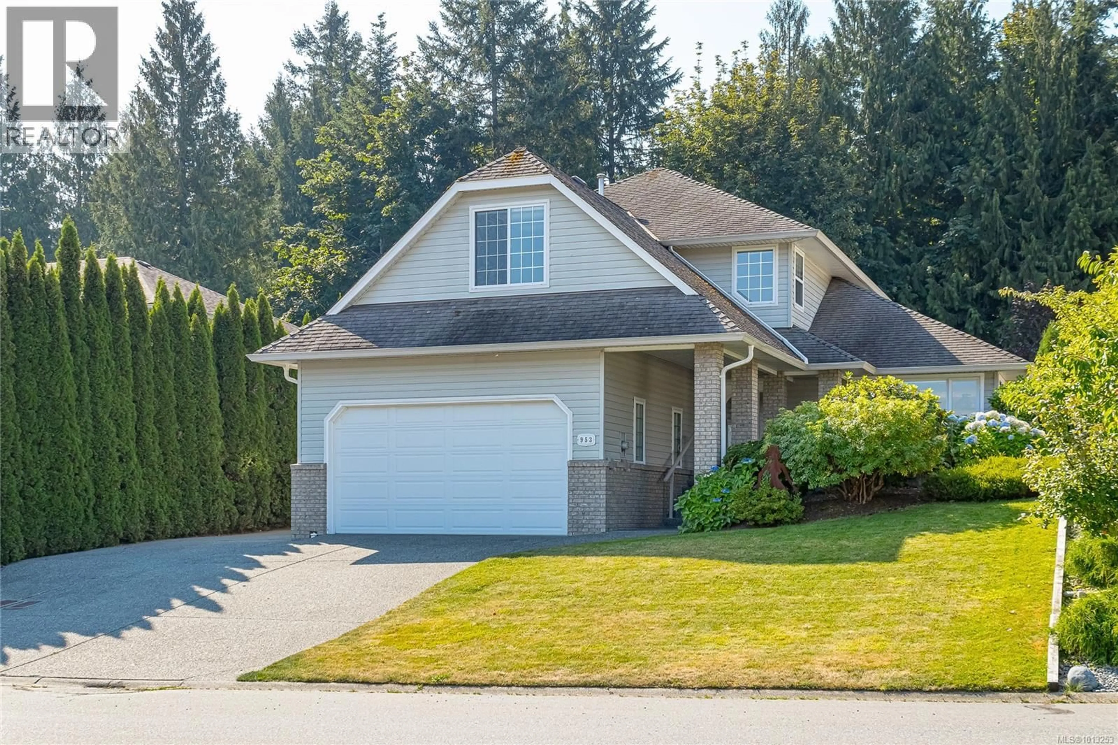 Home with vinyl exterior material, street for 953 DAVIDSON ROAD, Ladysmith British Columbia V9G1P9