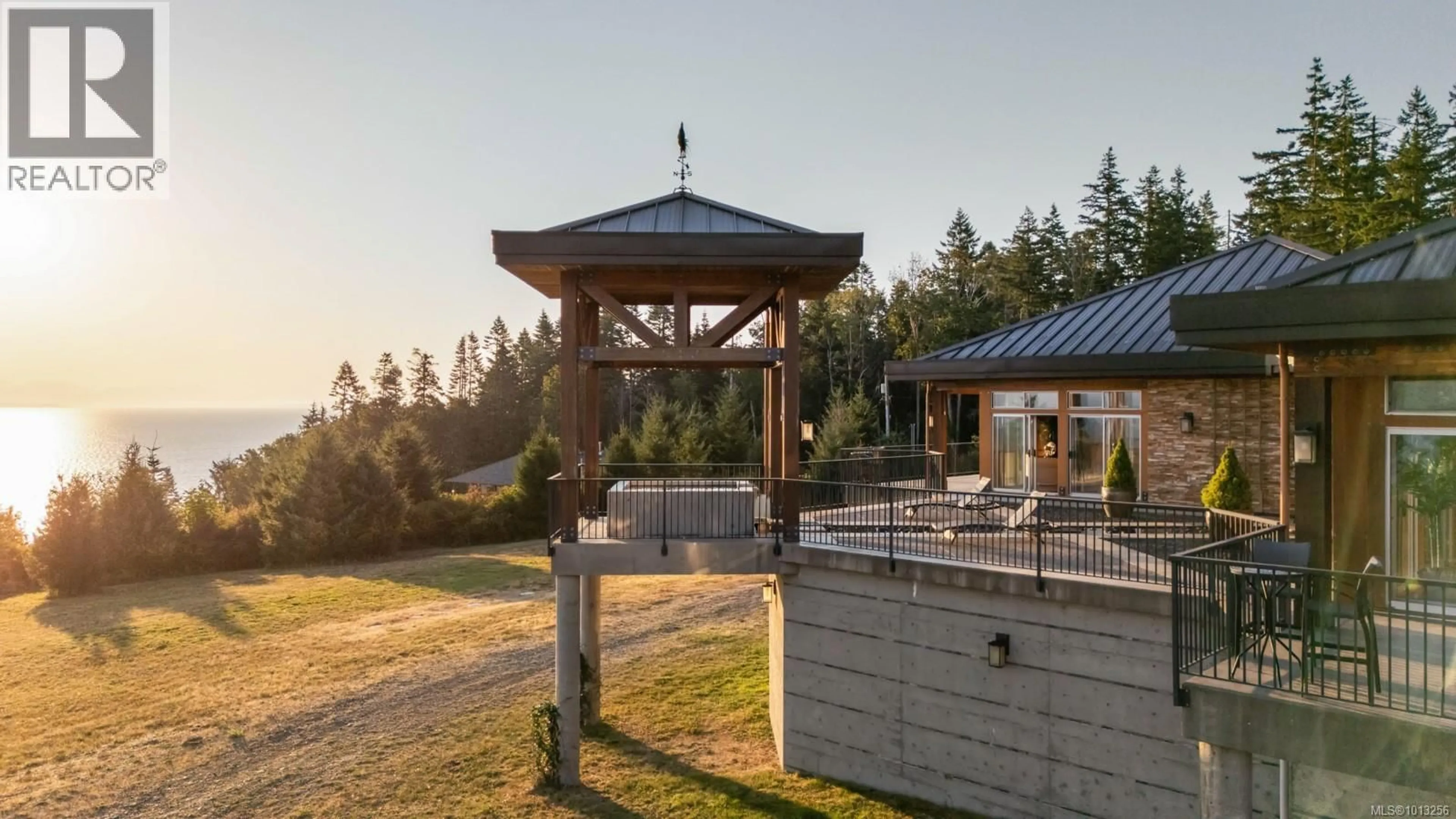 Patio, mountain view for 7939 LENWOOD ROAD, Merville British Columbia V0R2M0