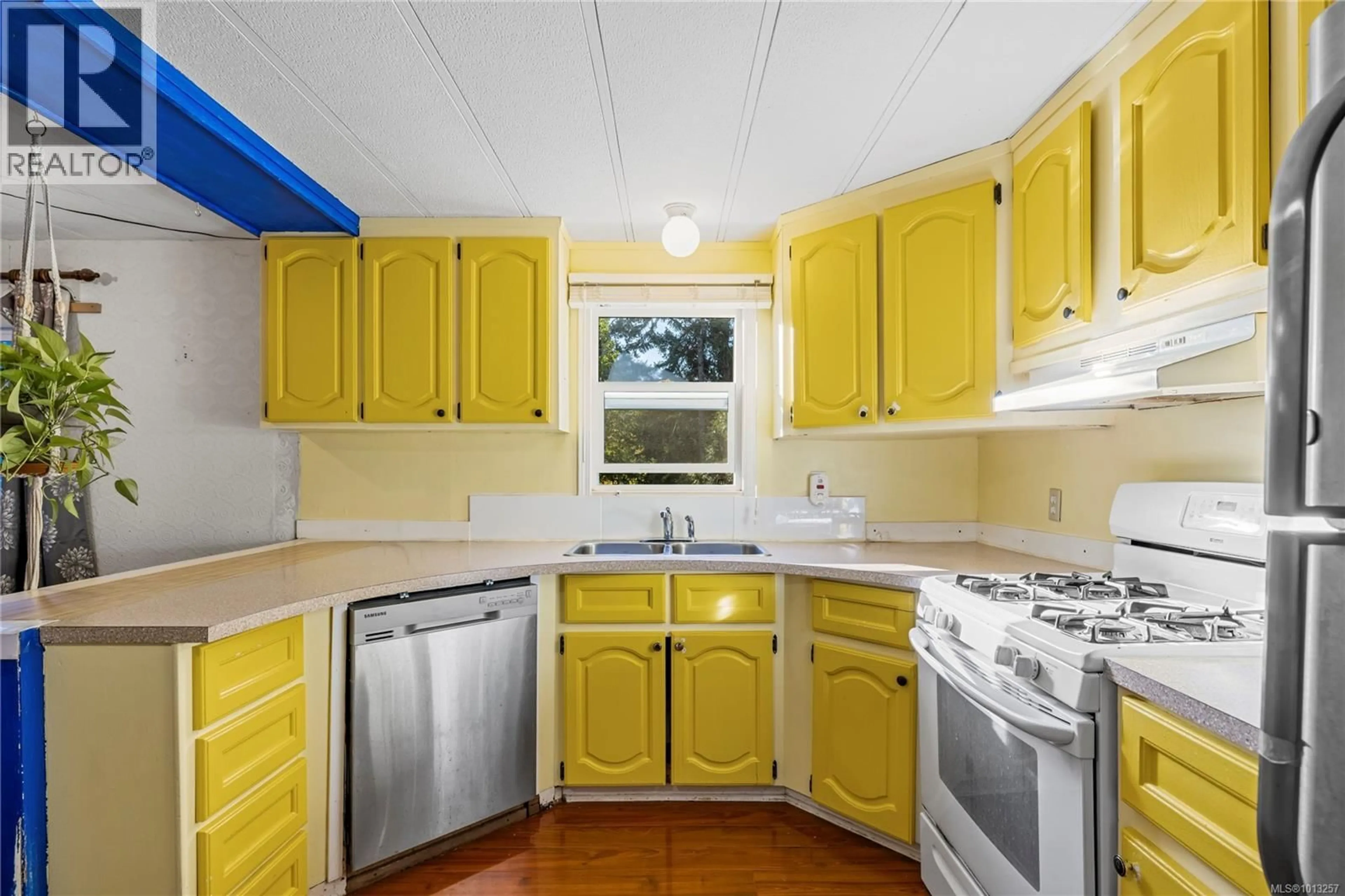 Standard kitchen, unknown for 2495 SCHIRRA DRIVE, Nanoose Bay British Columbia V0R2R0