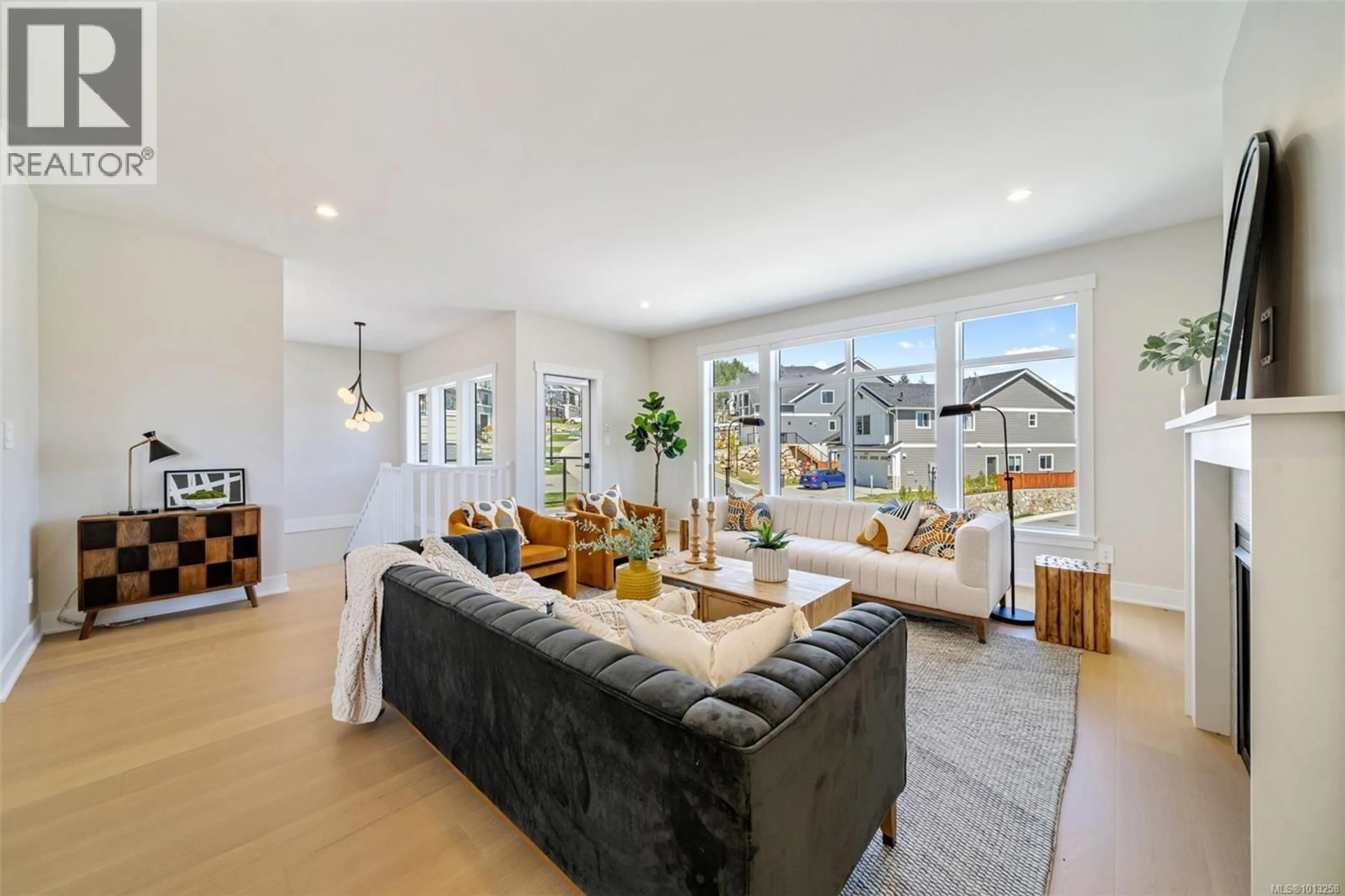 Living room with furniture, unknown for 2621 MICA PLACE, Langford British Columbia V9B5N1