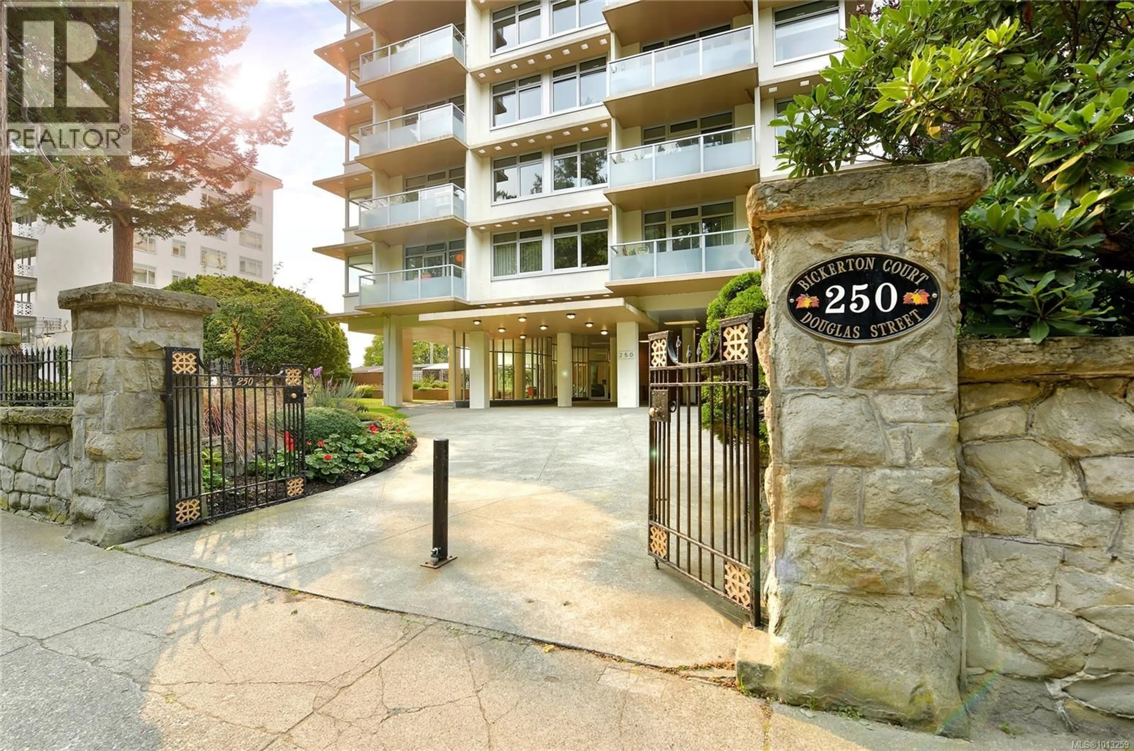 Unknown for 808 - 250 DOUGLAS STREET, Victoria British Columbia V8V2P4
