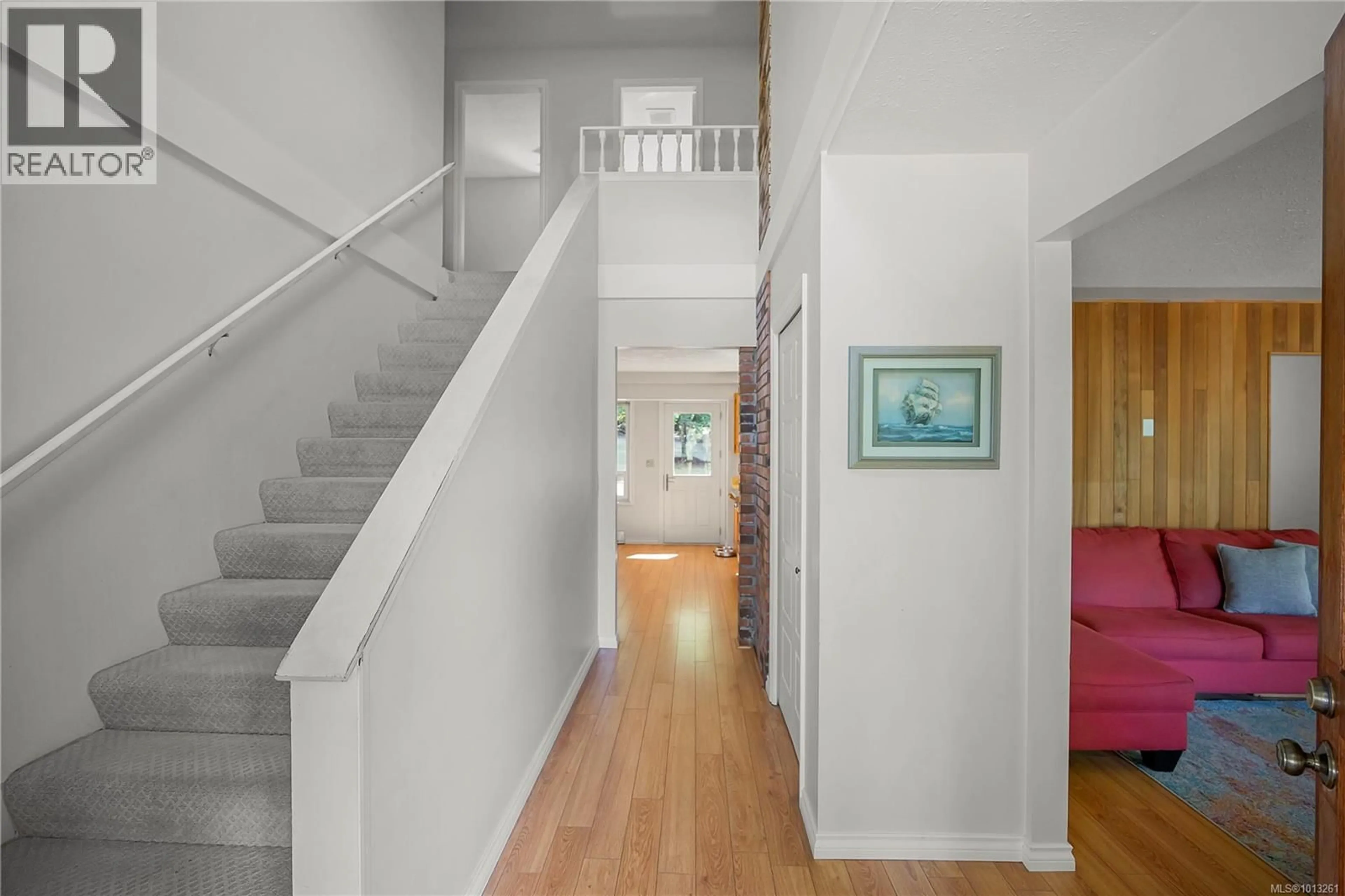 Indoor foyer for 1312 MCKENZIE DRIVE, Duncan British Columbia V9L5R9