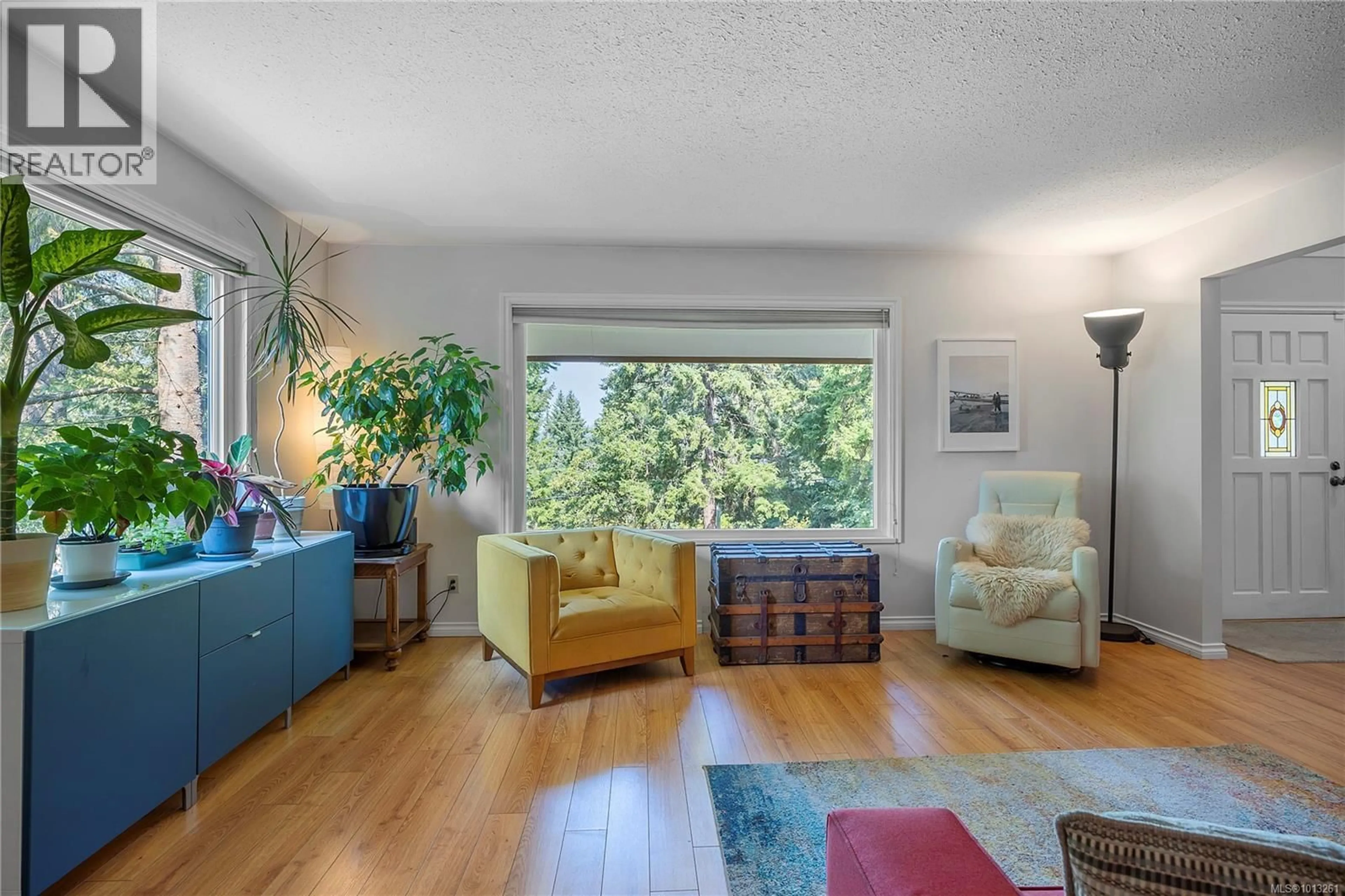 Living room with furniture, unknown for 1312 MCKENZIE DRIVE, Duncan British Columbia V9L5R9