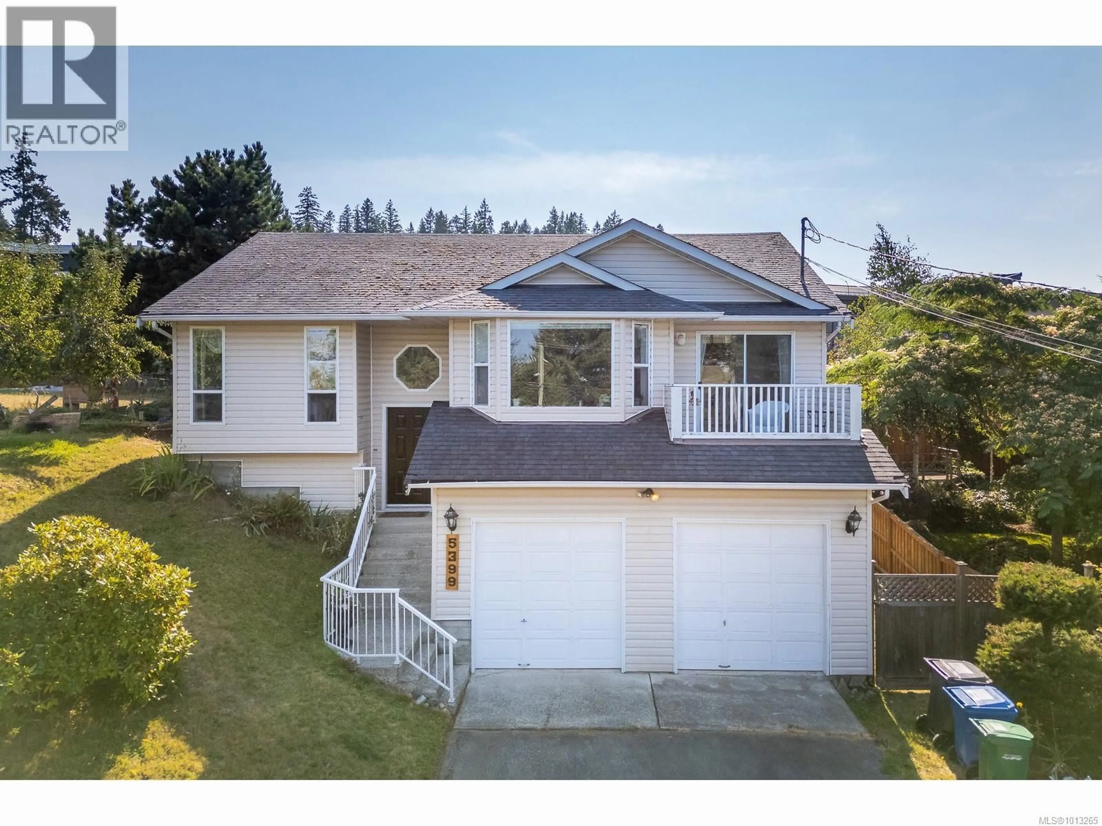 Home with vinyl exterior material, street for 5399 LOST LAKE ROAD, Nanaimo British Columbia V9T5E7