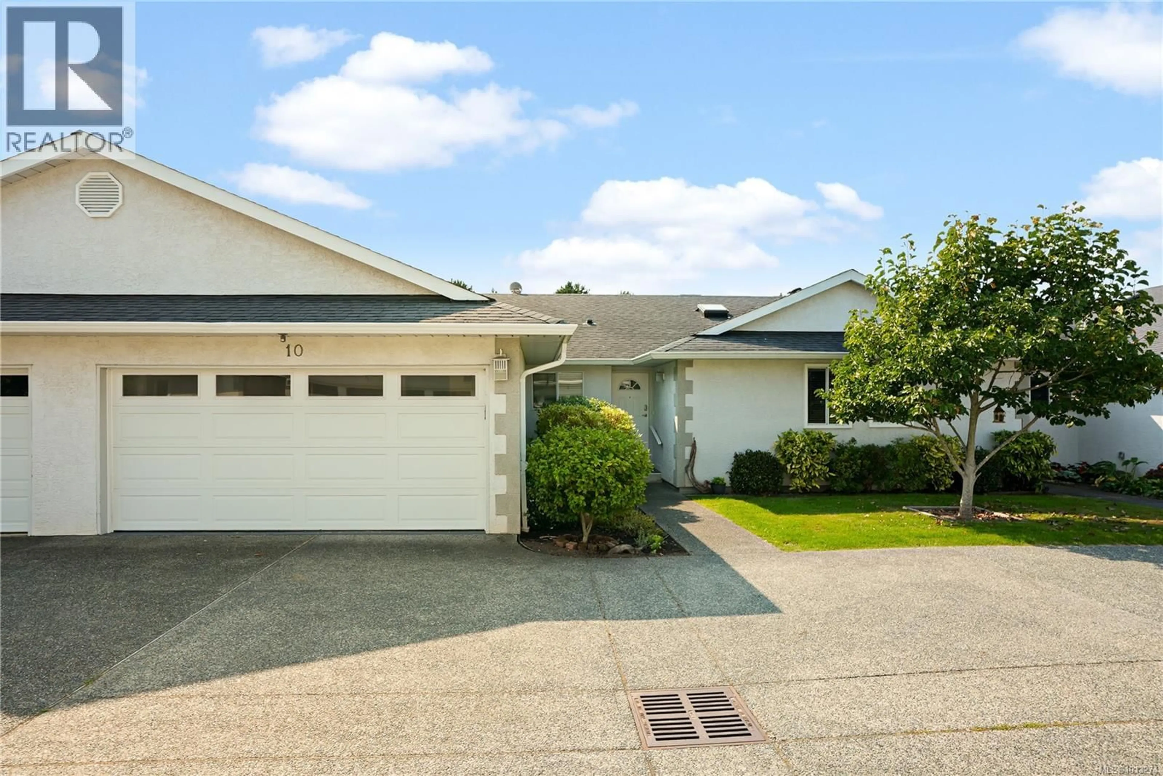 Home with vinyl exterior material, street for 10 - 10055 FIFTH STREET, Sidney British Columbia V8L2X8