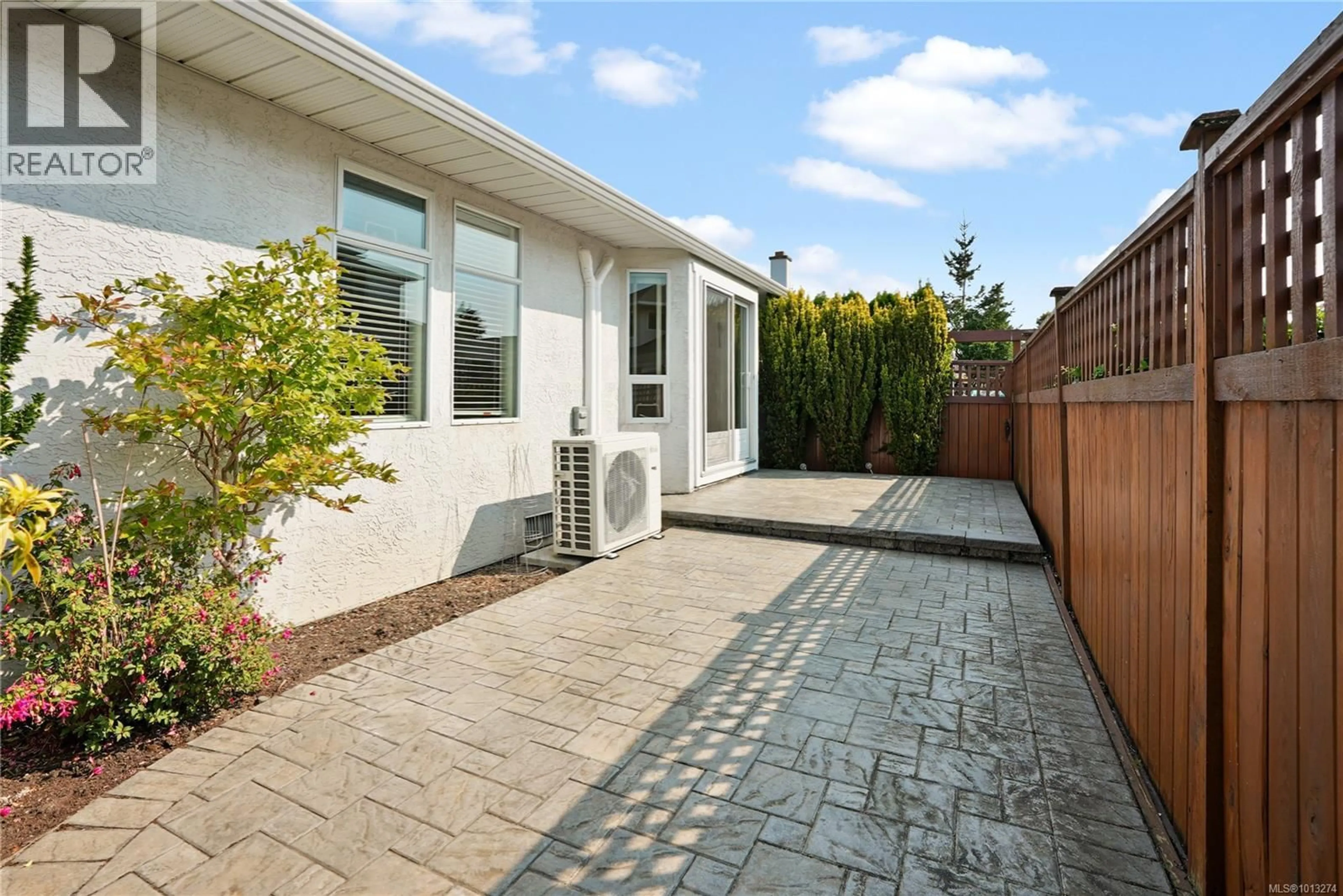 Patio, street for 10 - 10055 FIFTH STREET, Sidney British Columbia V8L2X8