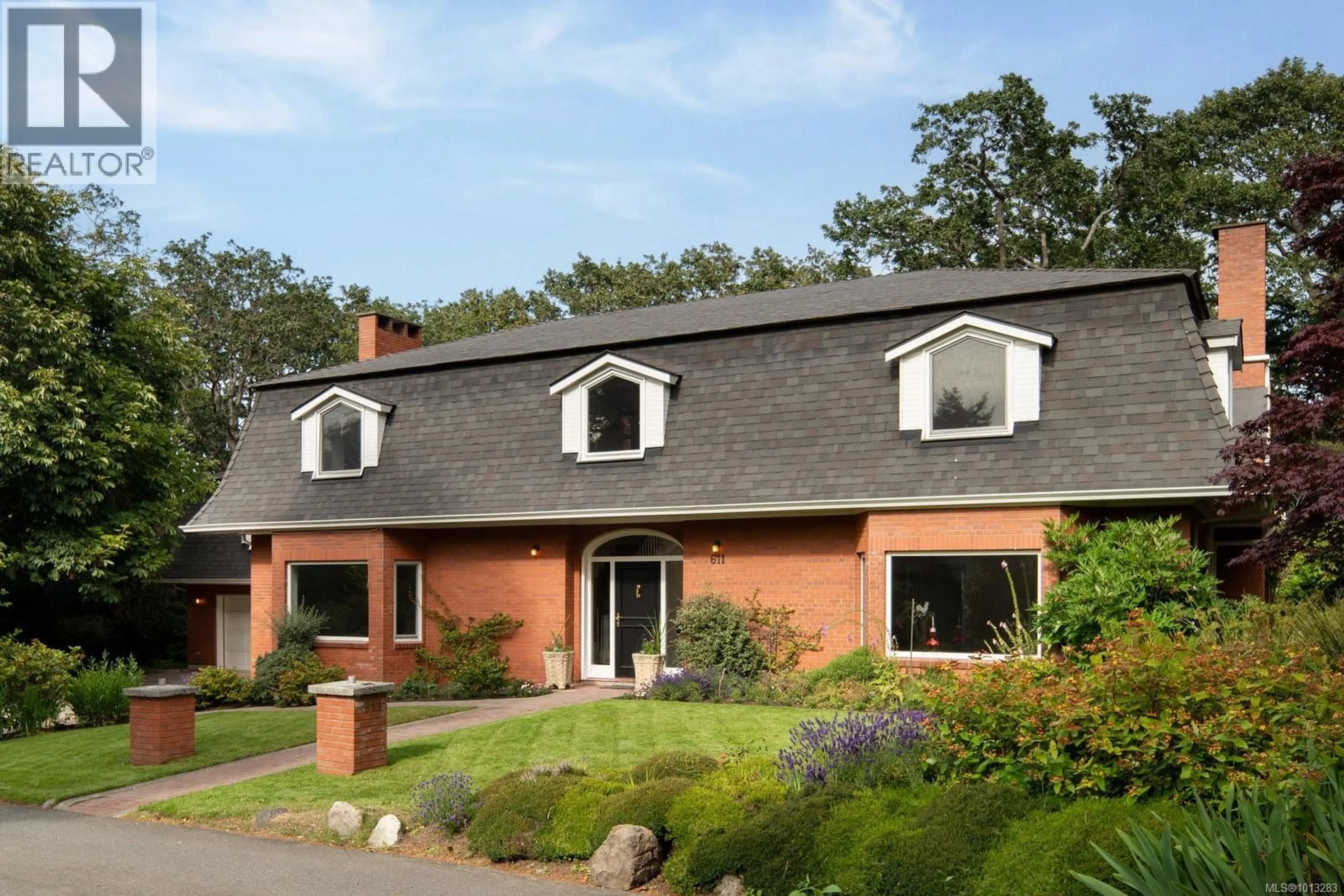 Home with brick exterior material, building for 611 ISLAND ROAD, Oak Bay British Columbia V8S2T7